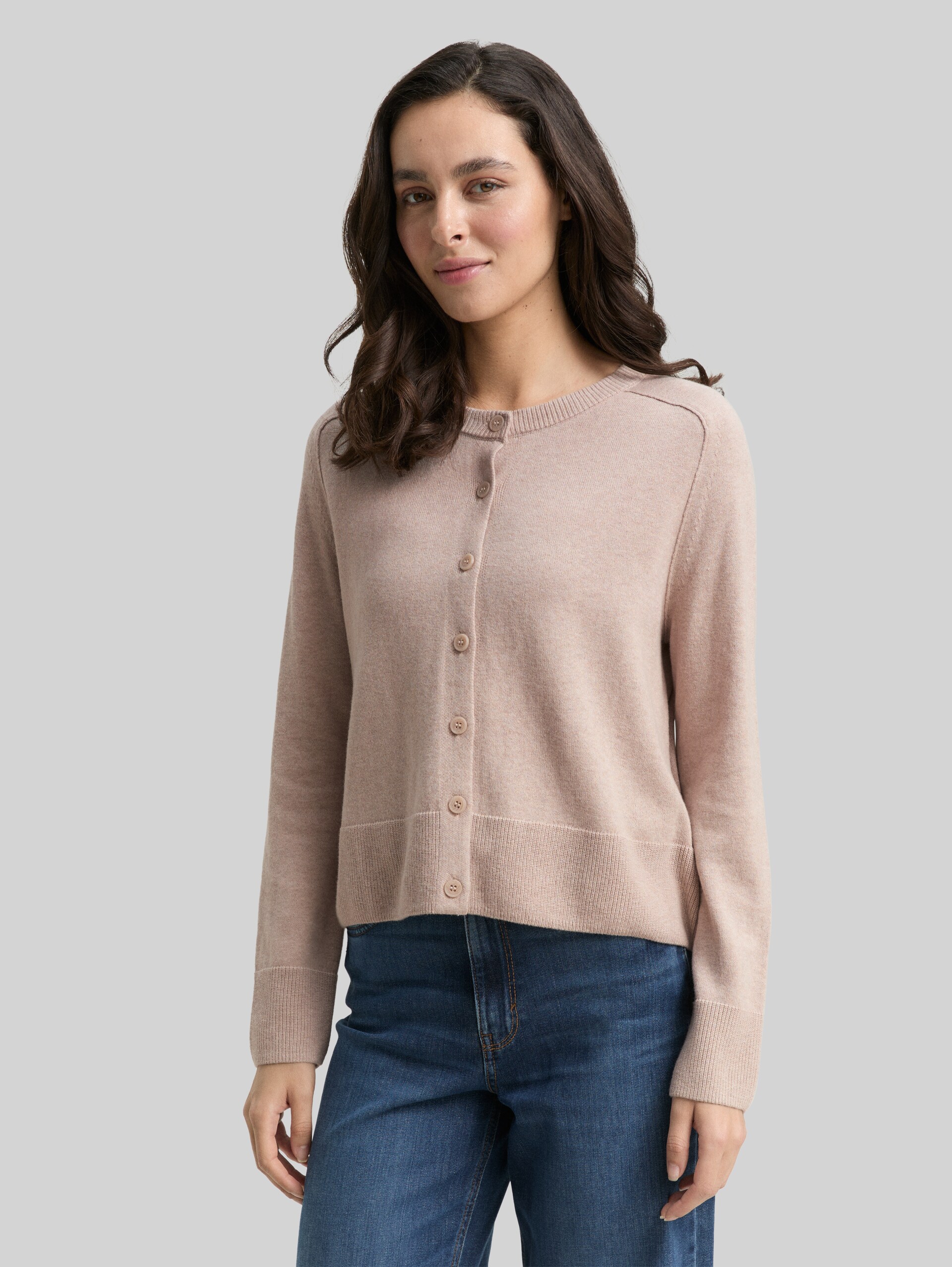 Cardigan with cashmere blend - soft taupe melange - Neckline model front view
