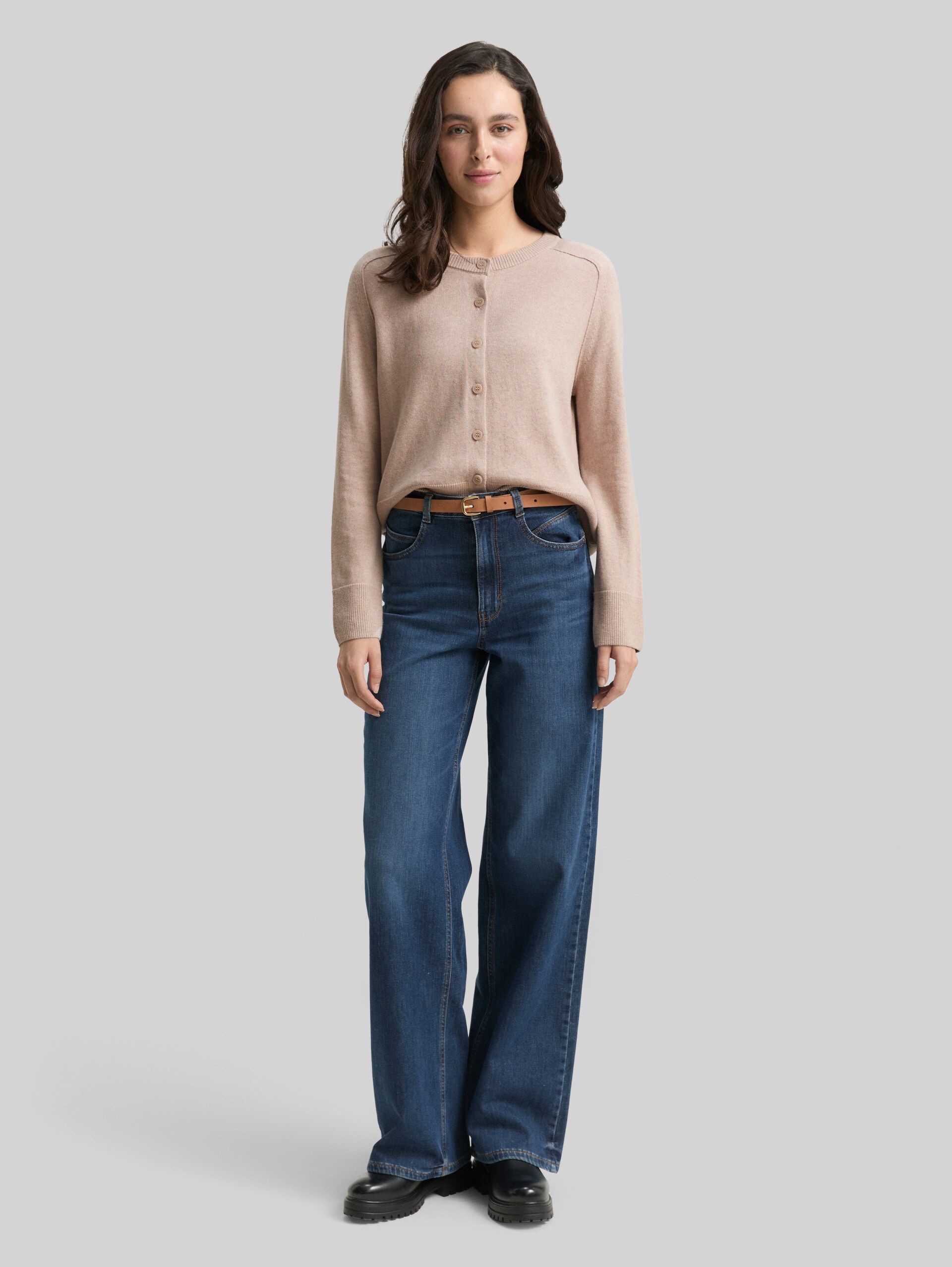 Cardigan with cashmere blend - soft taupe melange - Model front view