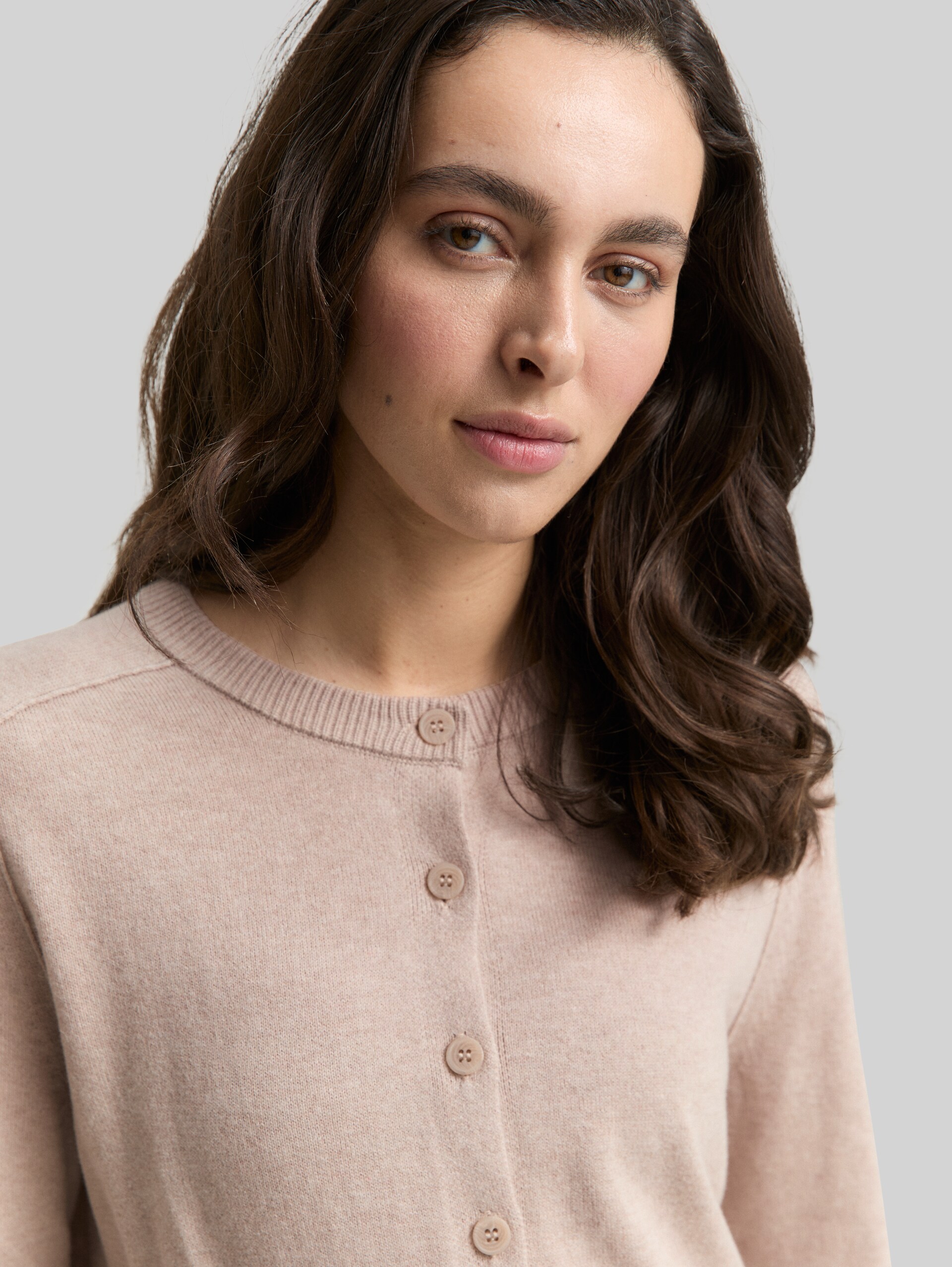 Cardigan with cashmere blend - soft taupe melange - Detail model view