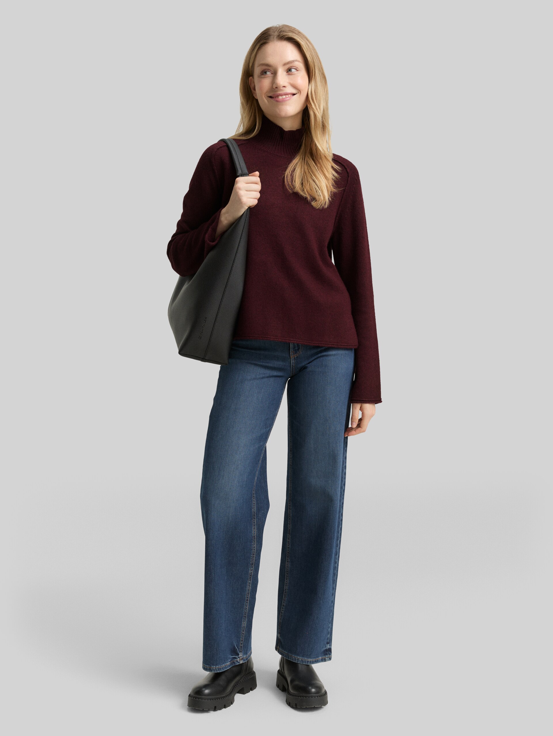 Loose fit knitted jumper with stand-up collar - Dark Red Mélange - Model front view