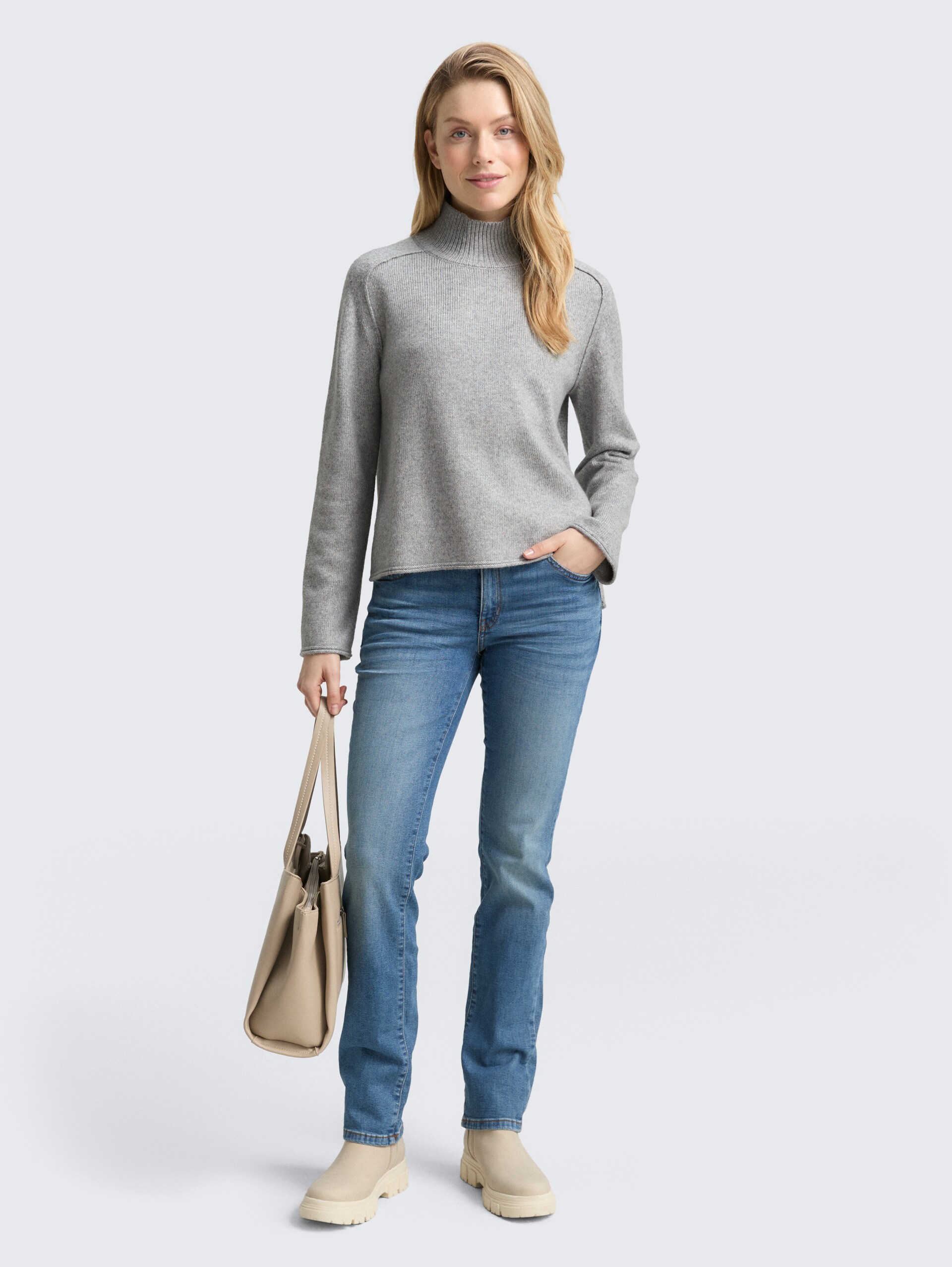 Loose Fit Strickpullover mit Stehkragen - medium silver grey melange - Model-Vorderansicht