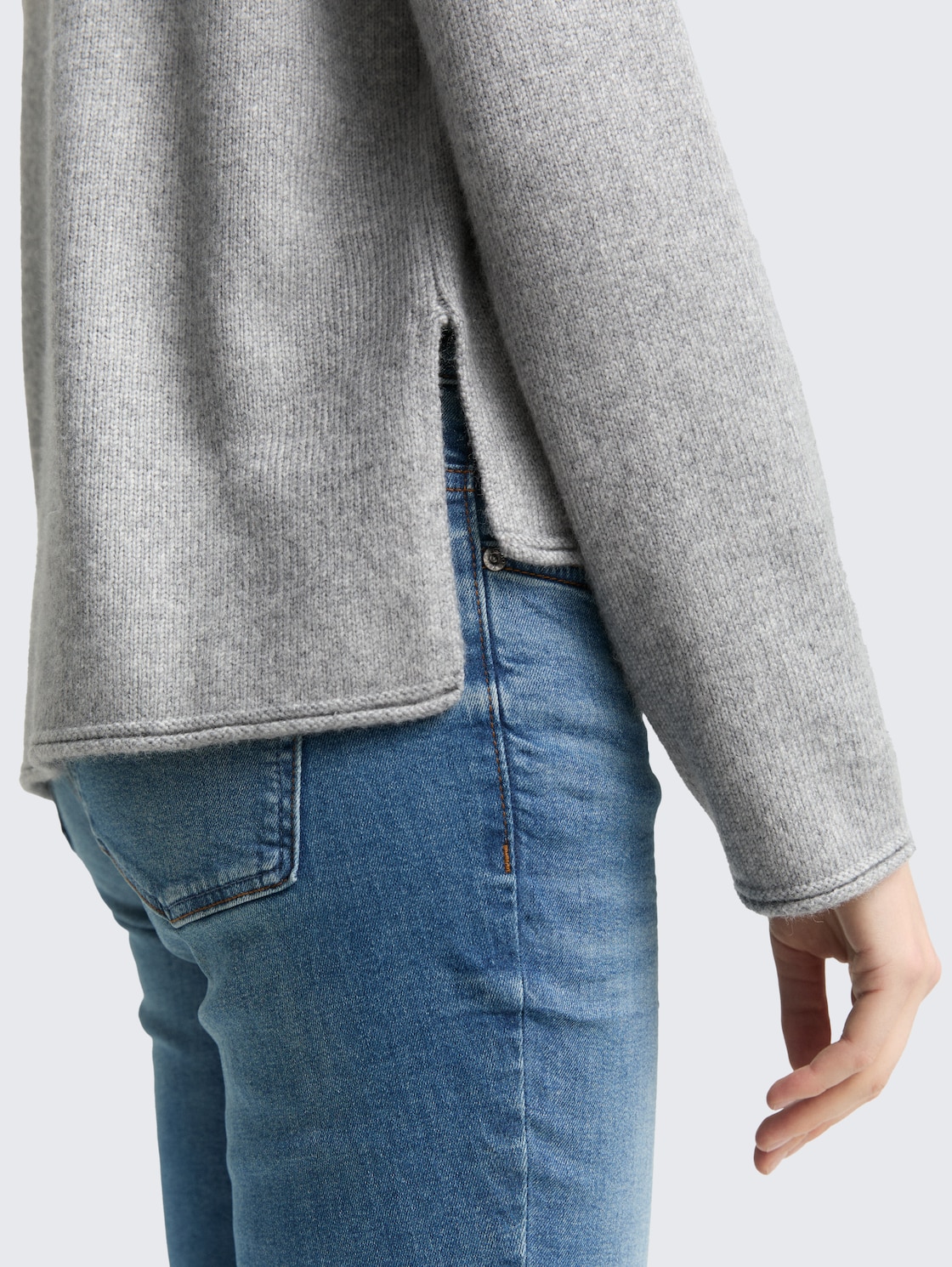 Loose Fit Strickpullover mit Stehkragen - medium silver grey melange - Detail-Model-Ansicht