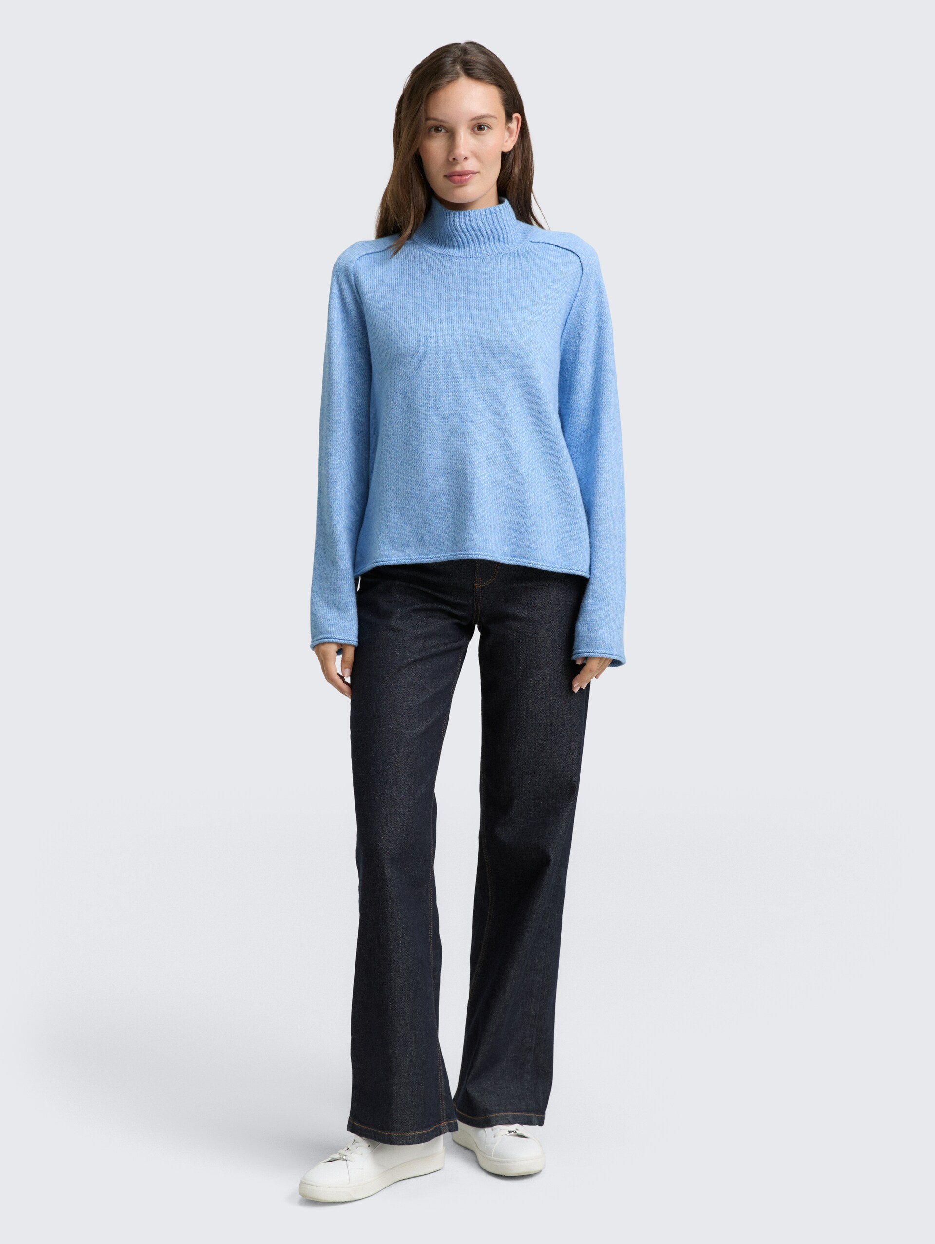 Loose Fit Strickpullover mit Stehkragen - light fjord blue melange - Model-Vorderansicht