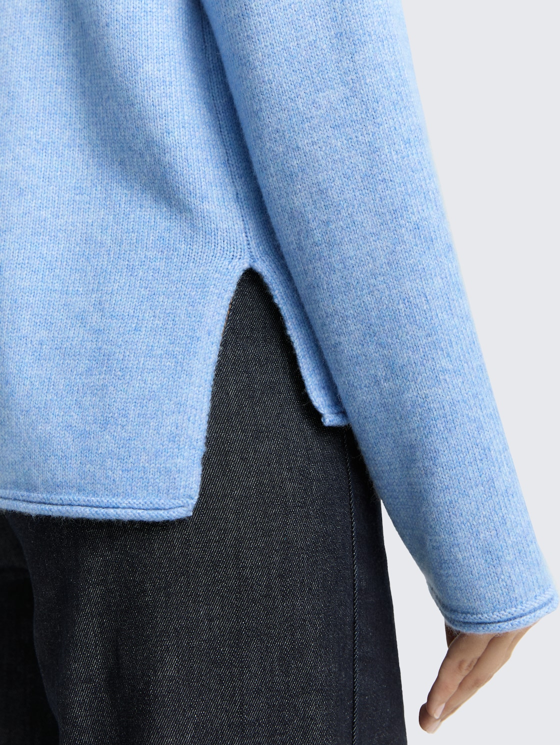 Loose Fit Strickpullover mit Stehkragen - light fjord blue melange - Detail-Model-Ansicht