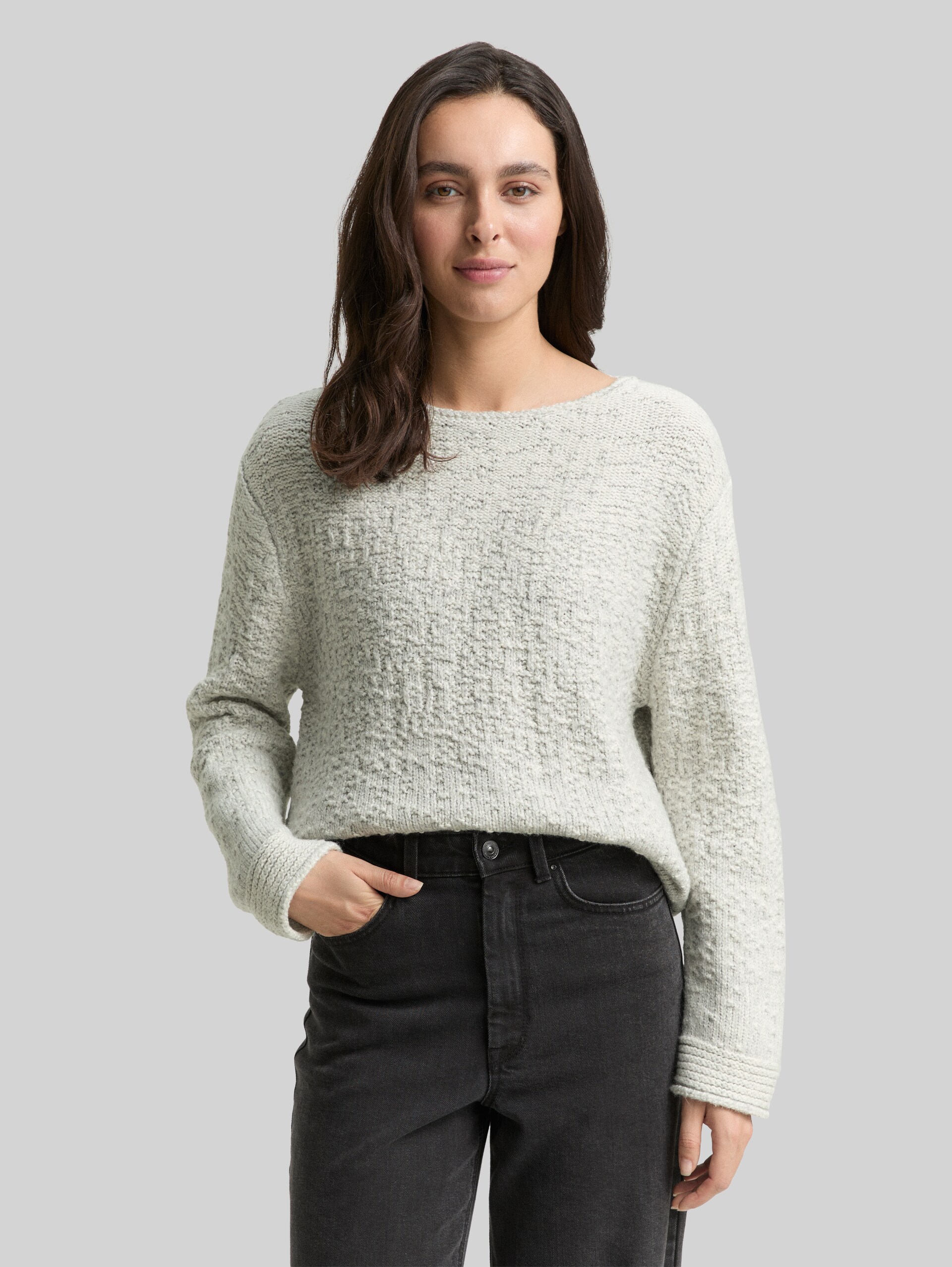 Knitted jumper with texture - grey gradient knit - Neckline model front view