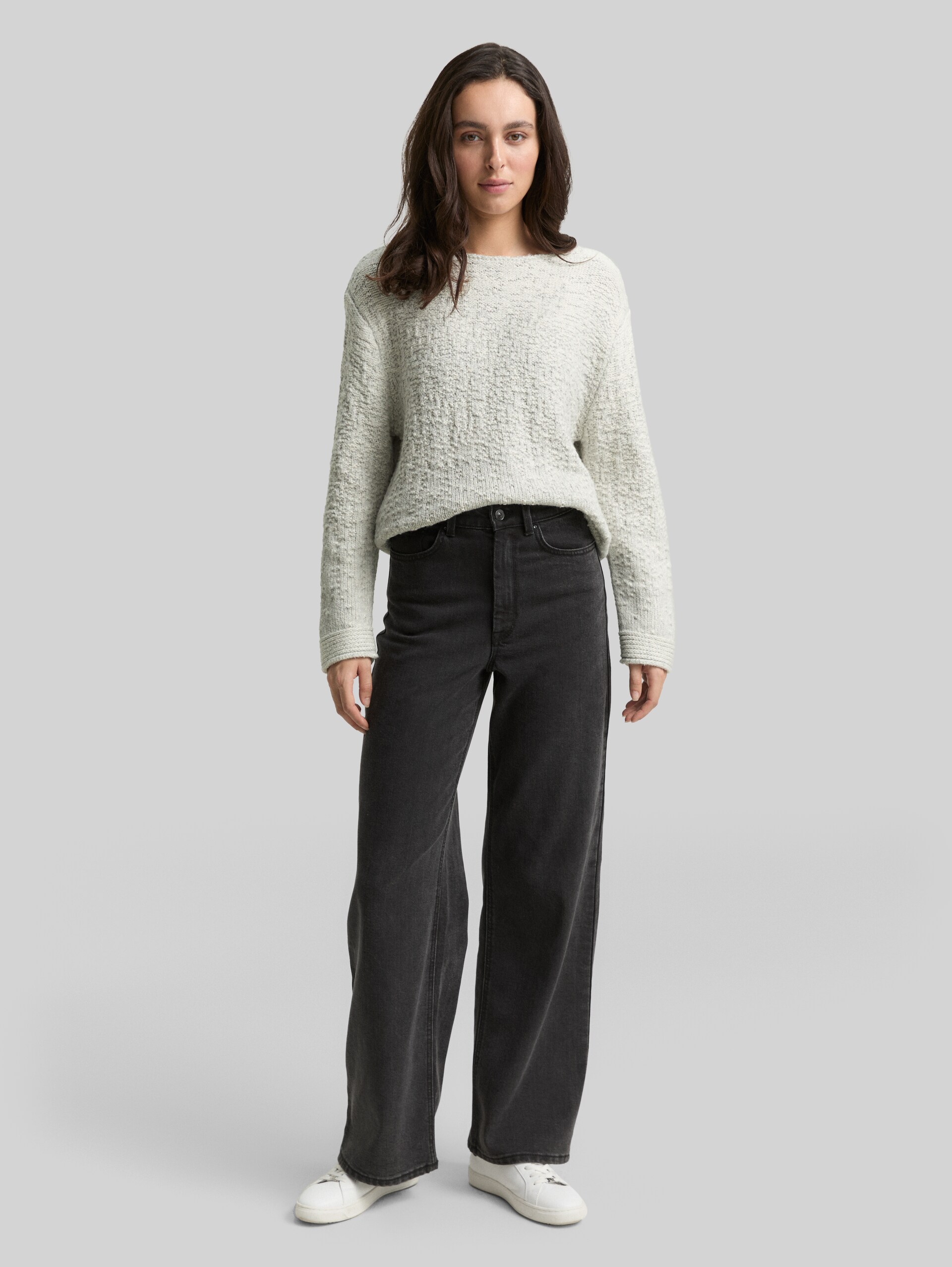 Knitted jumper with texture - grey gradient knit - Model front view