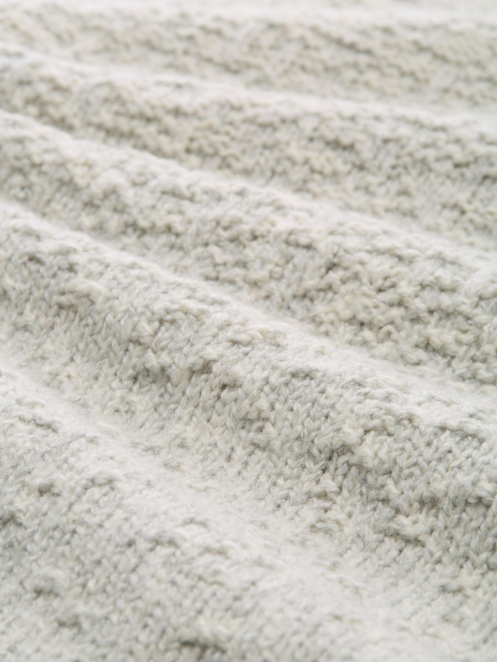 Knitted jumper with texture - grey gradient knit - Material view