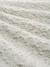Pull en maille texturée - grey gradient knit - Vue de la matière