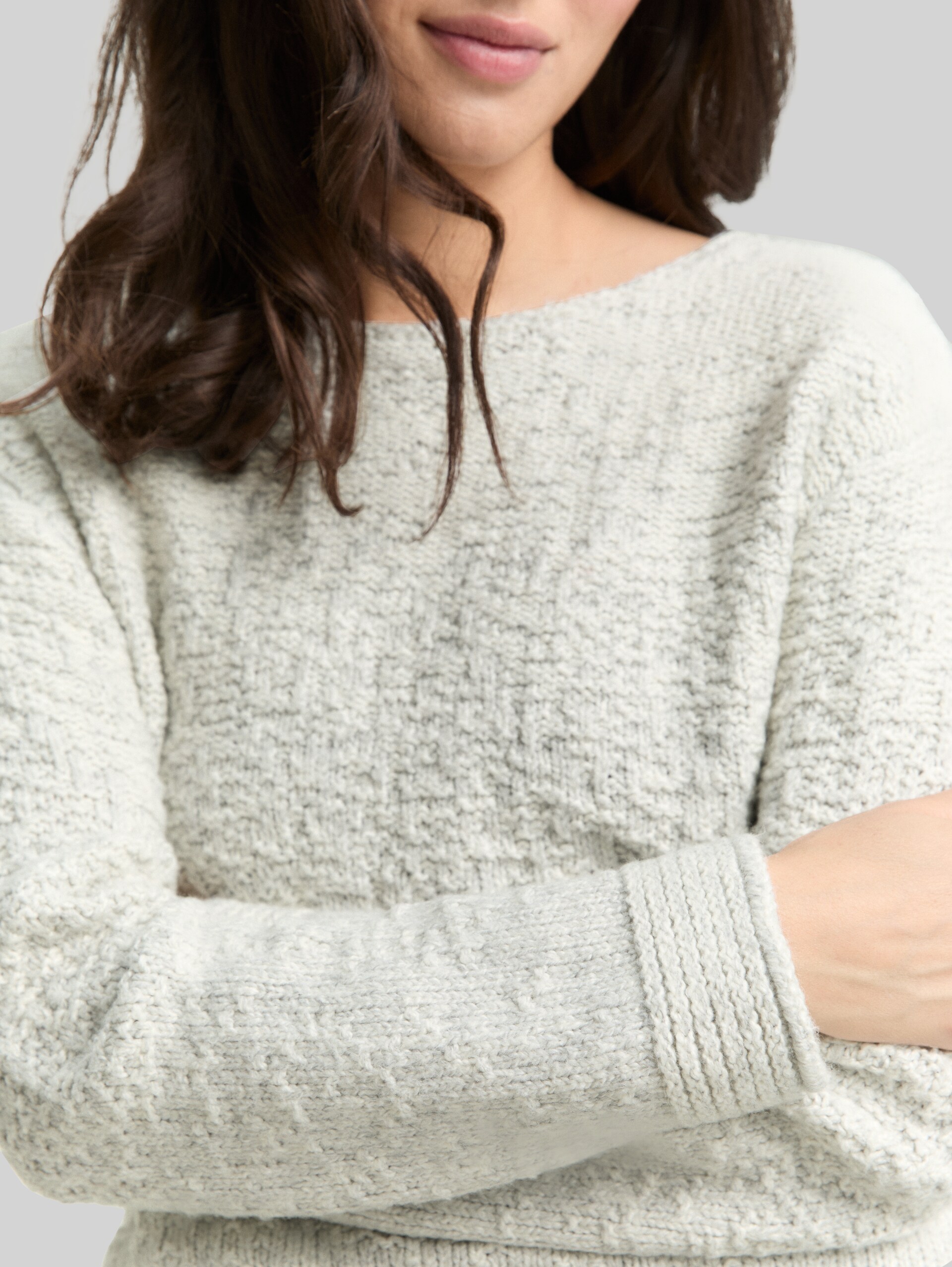 Knitted jumper with texture - grey gradient knit - Detail model view