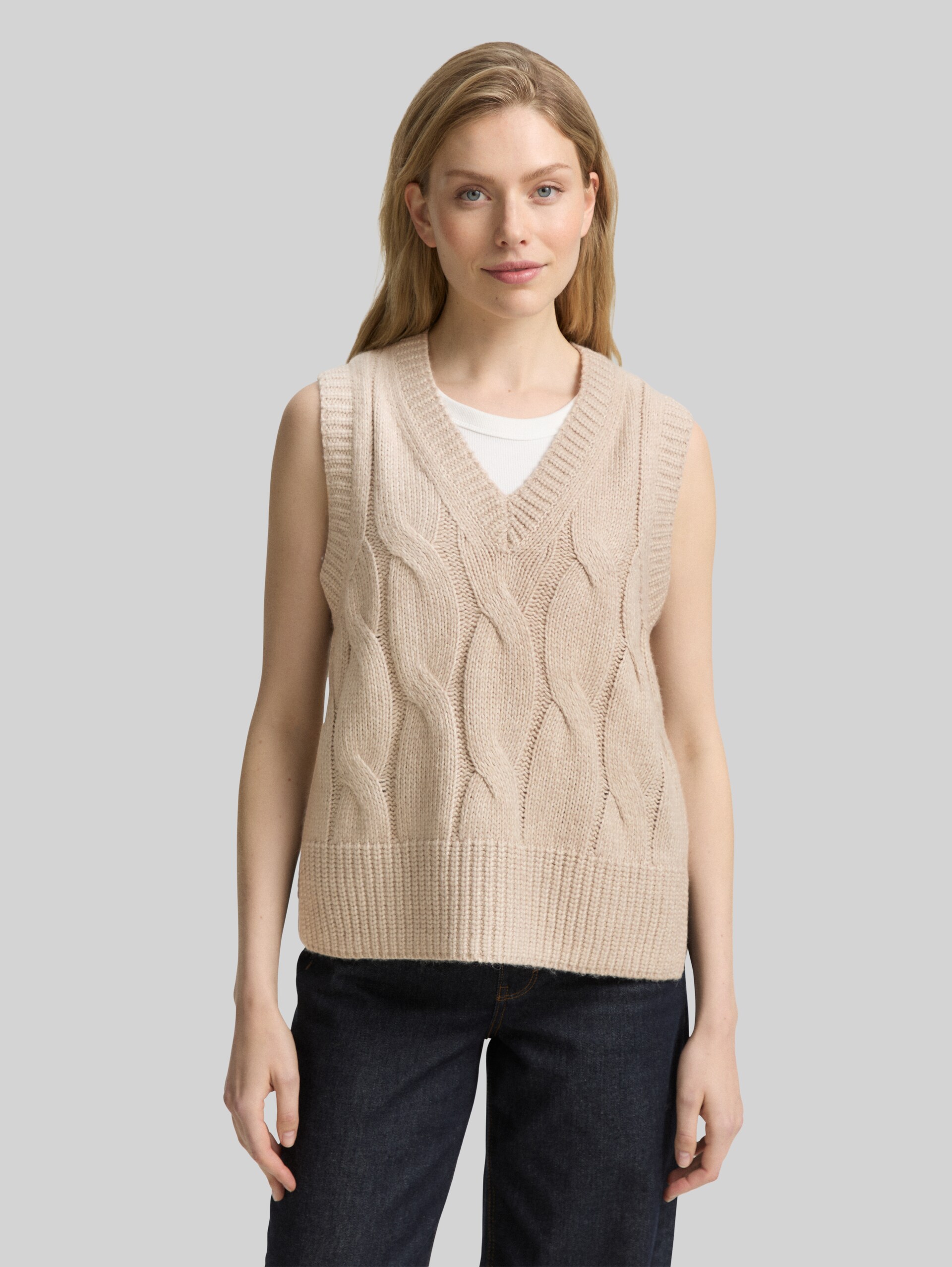 Jumper met kabelpatroon - soft taupe melange - Nek model vooraanzicht