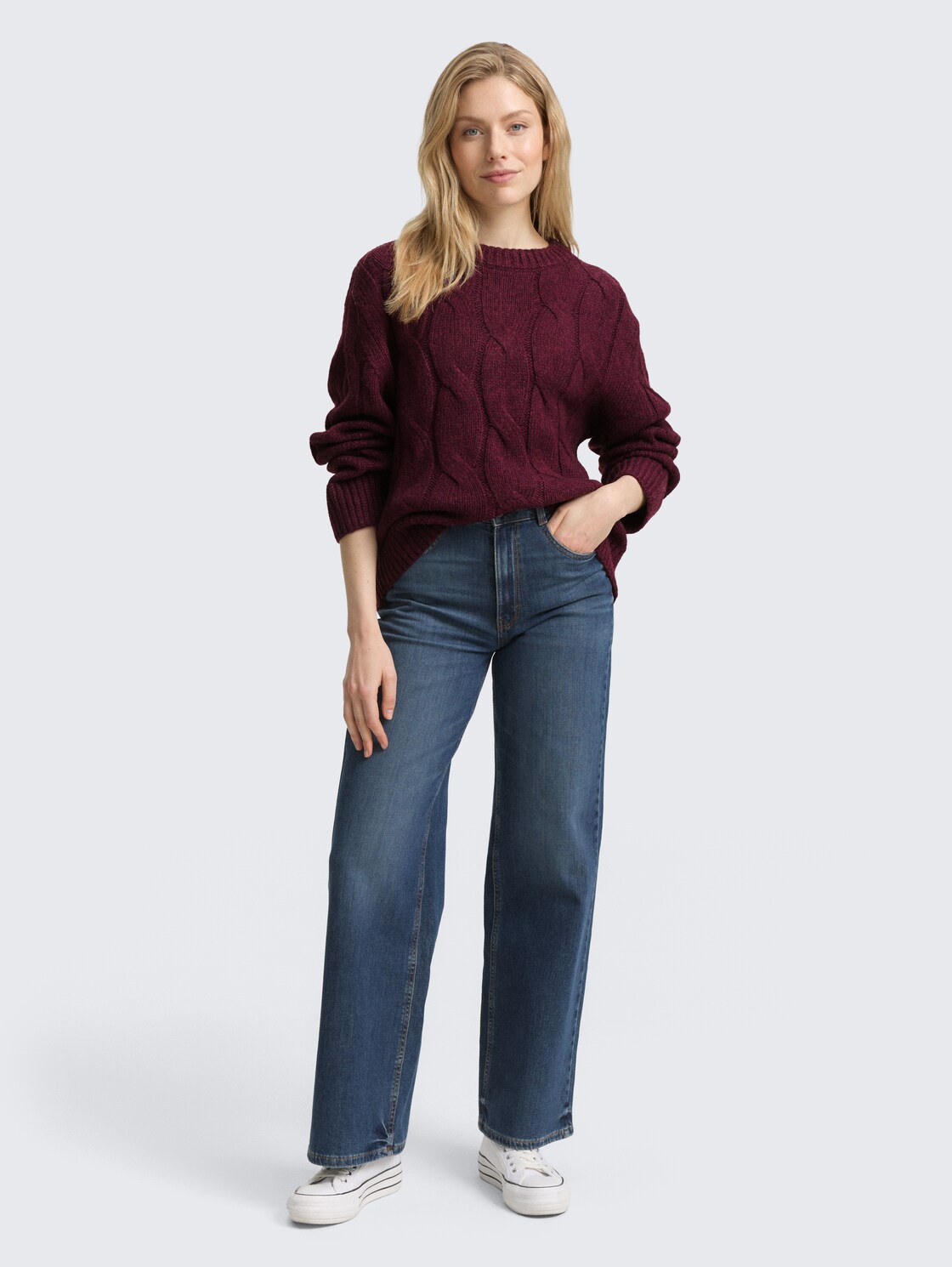 Loose Fit Strickpullover mit Zopfmuster - Dark Red Mélange - Model-Vorderansicht