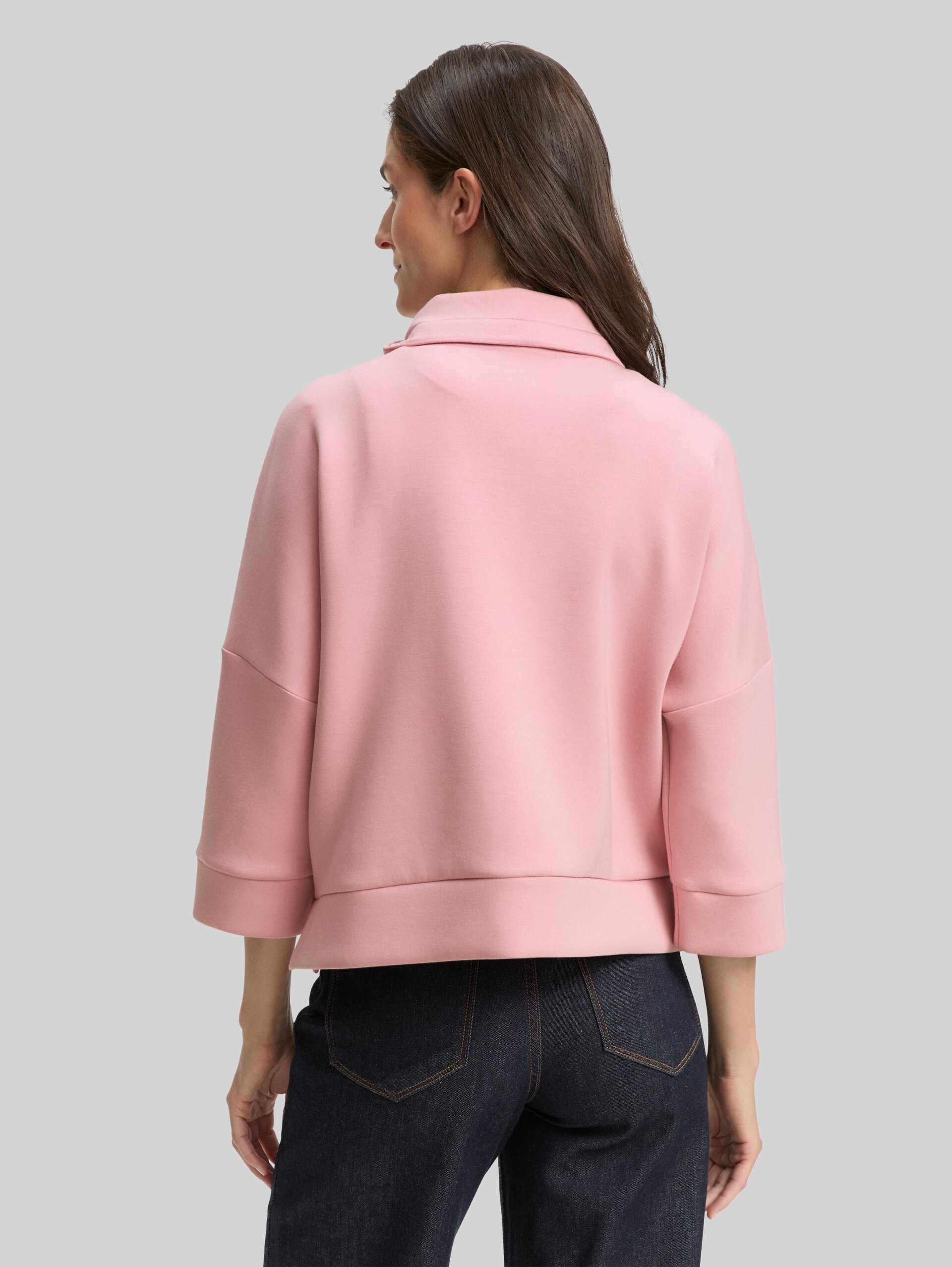 Boxy Fit Scuba Sweatjacke - Morning Pink - Auschnitt Model-Rückansicht
