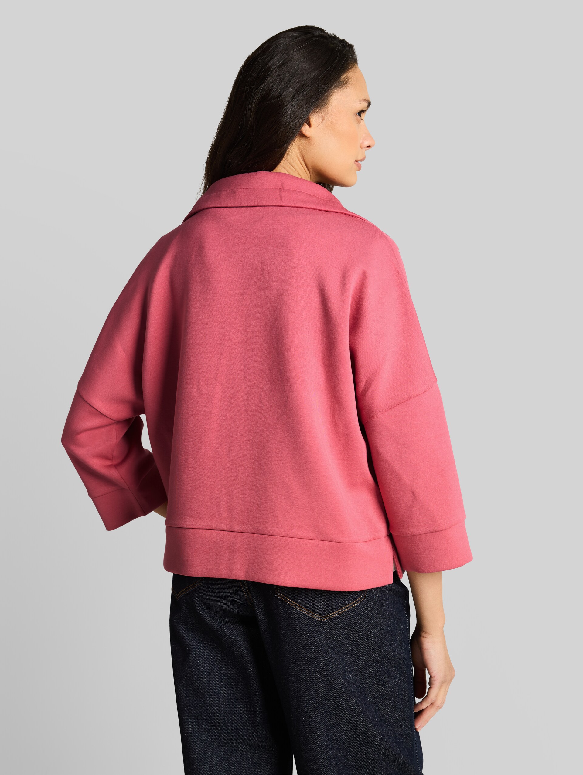 Boxy-fit scuba sweatshirt jacket - cozy pink - Neckline model-back view