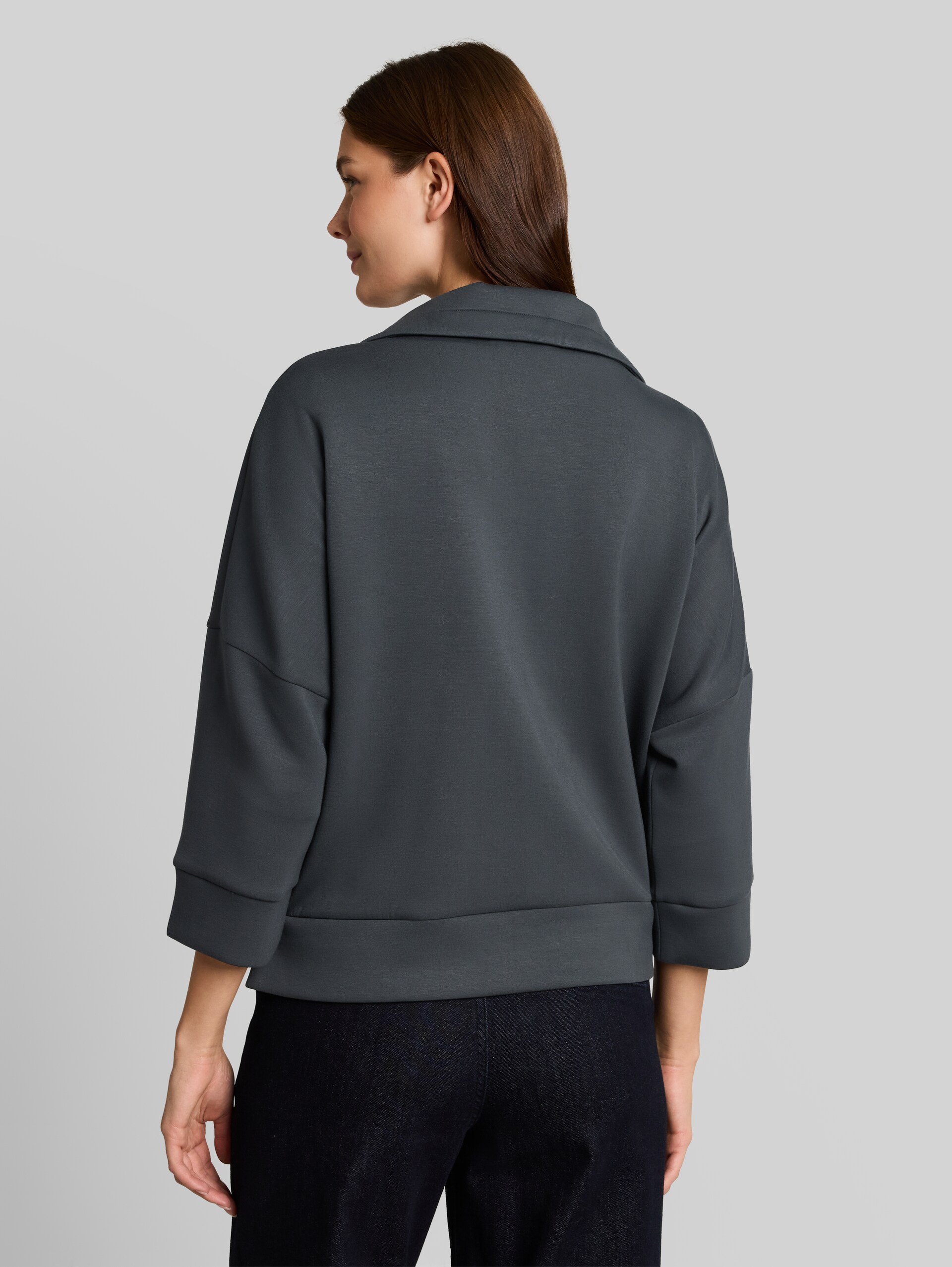 Scuba-sweatjack met boxy pasvorm - Darkest Olive - Neklijn model-achteraanzicht