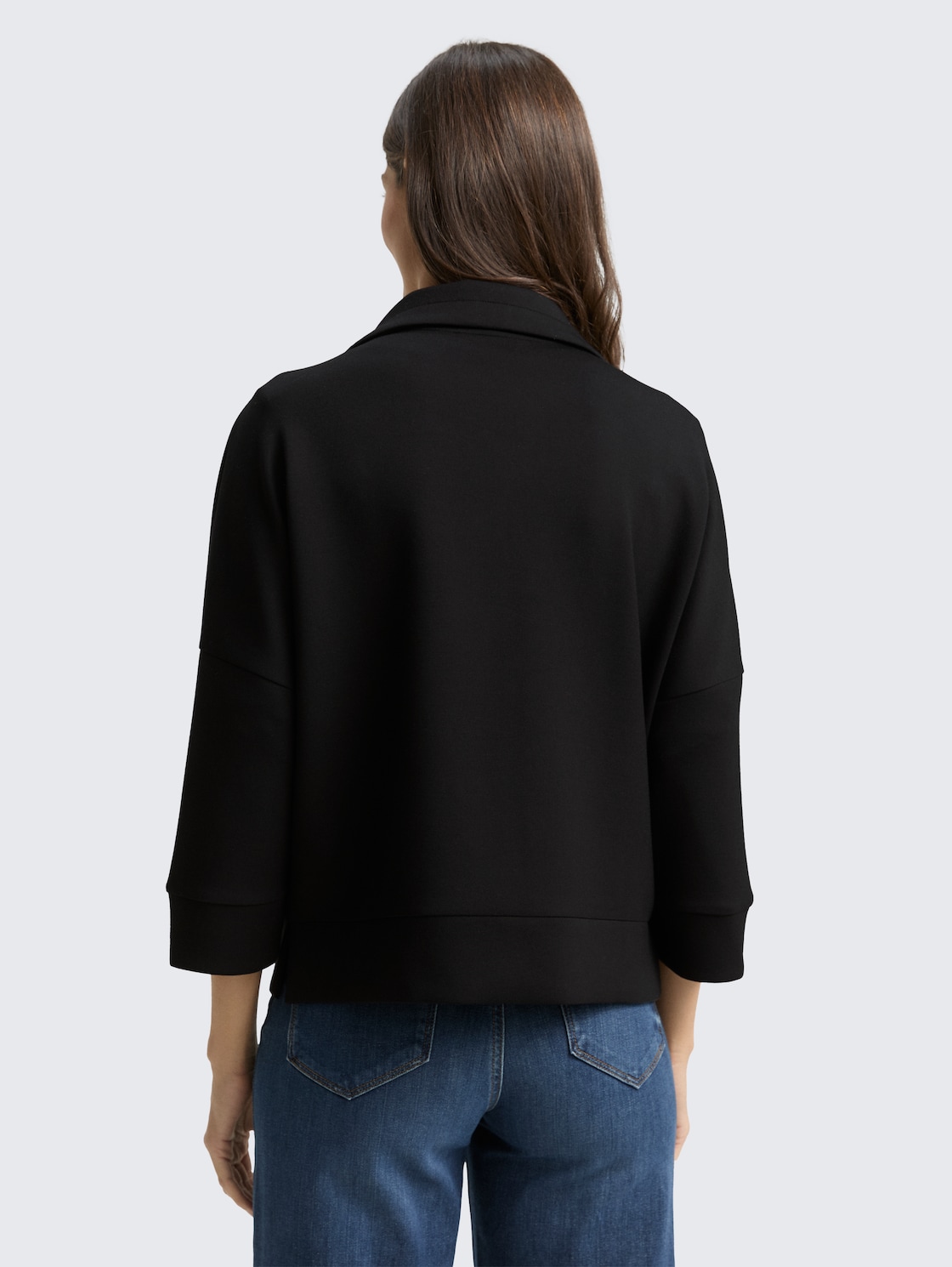 Boxy Fit Scuba Sweatjacke - deep black - Auschnitt Model-Rückansicht