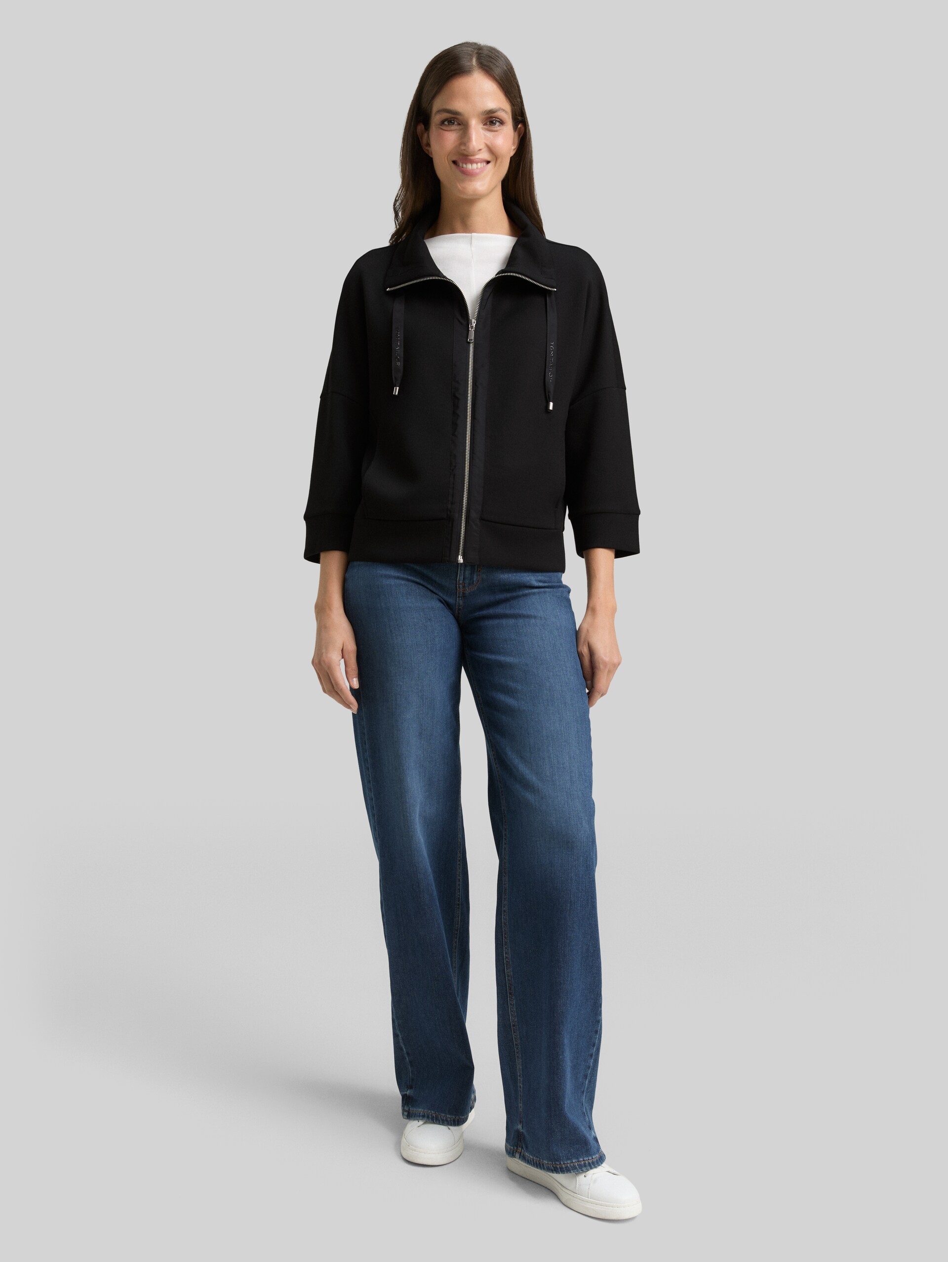 Boxy Fit Scuba Sweatjacke - deep black - Model-Vorderansicht