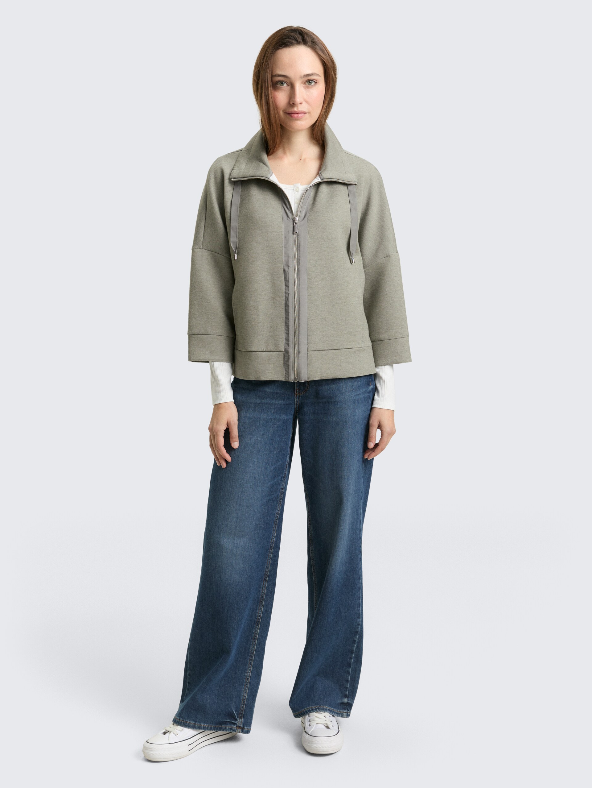Boxy Fit Scuba Sweatjacke - cloudy green melange - Model-Vorderansicht