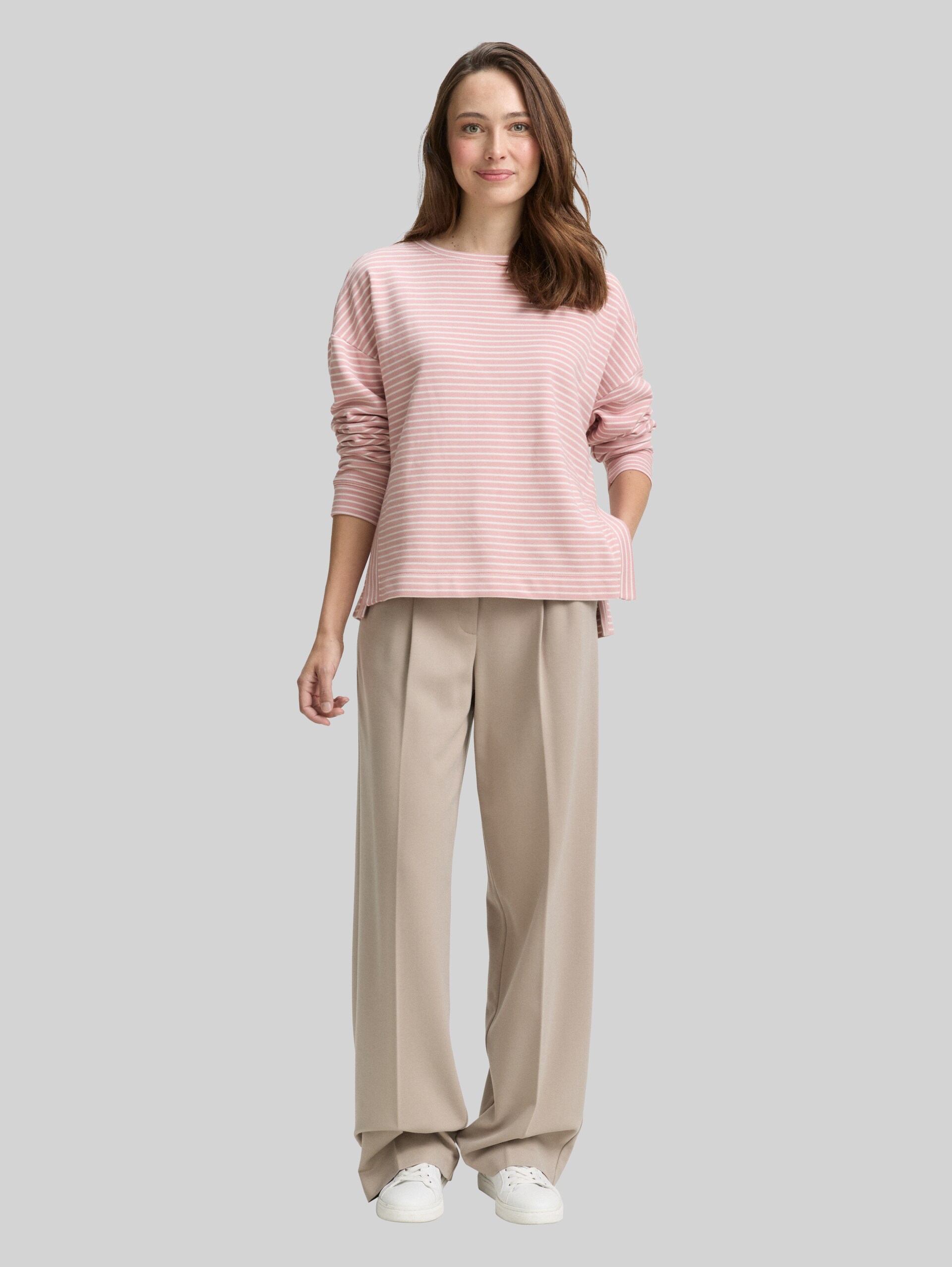 Sweatshirt with striped pattern - morning pink offwhite stripe - Model front view