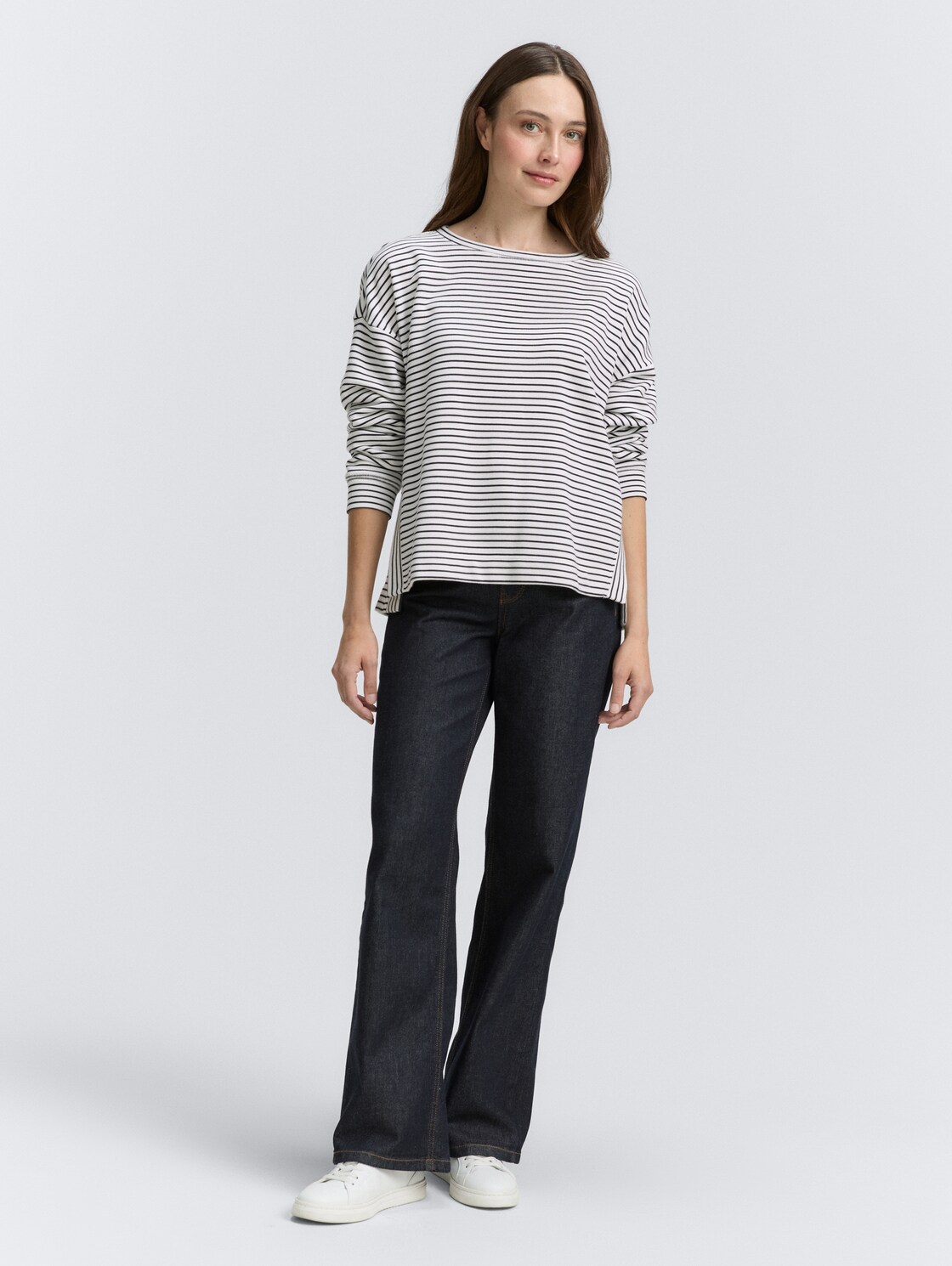 Sweatshirt mit Streifenmuster - eclipse blue offwhite stripe - Model-Vorderansicht
