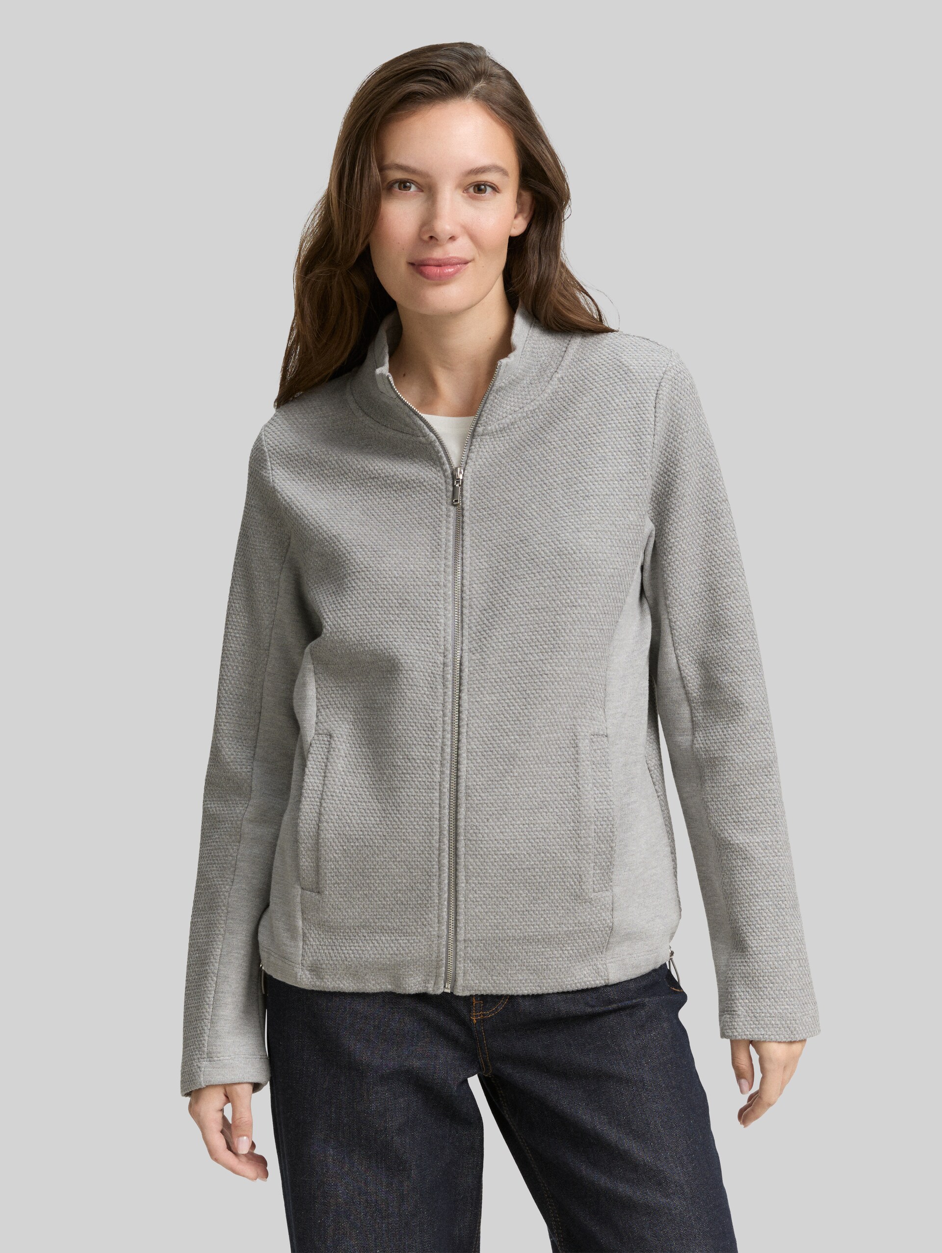 Sweatjacke mit Stehkragen - medium silver grey melange - Ausschnitt Model-Vorderansicht