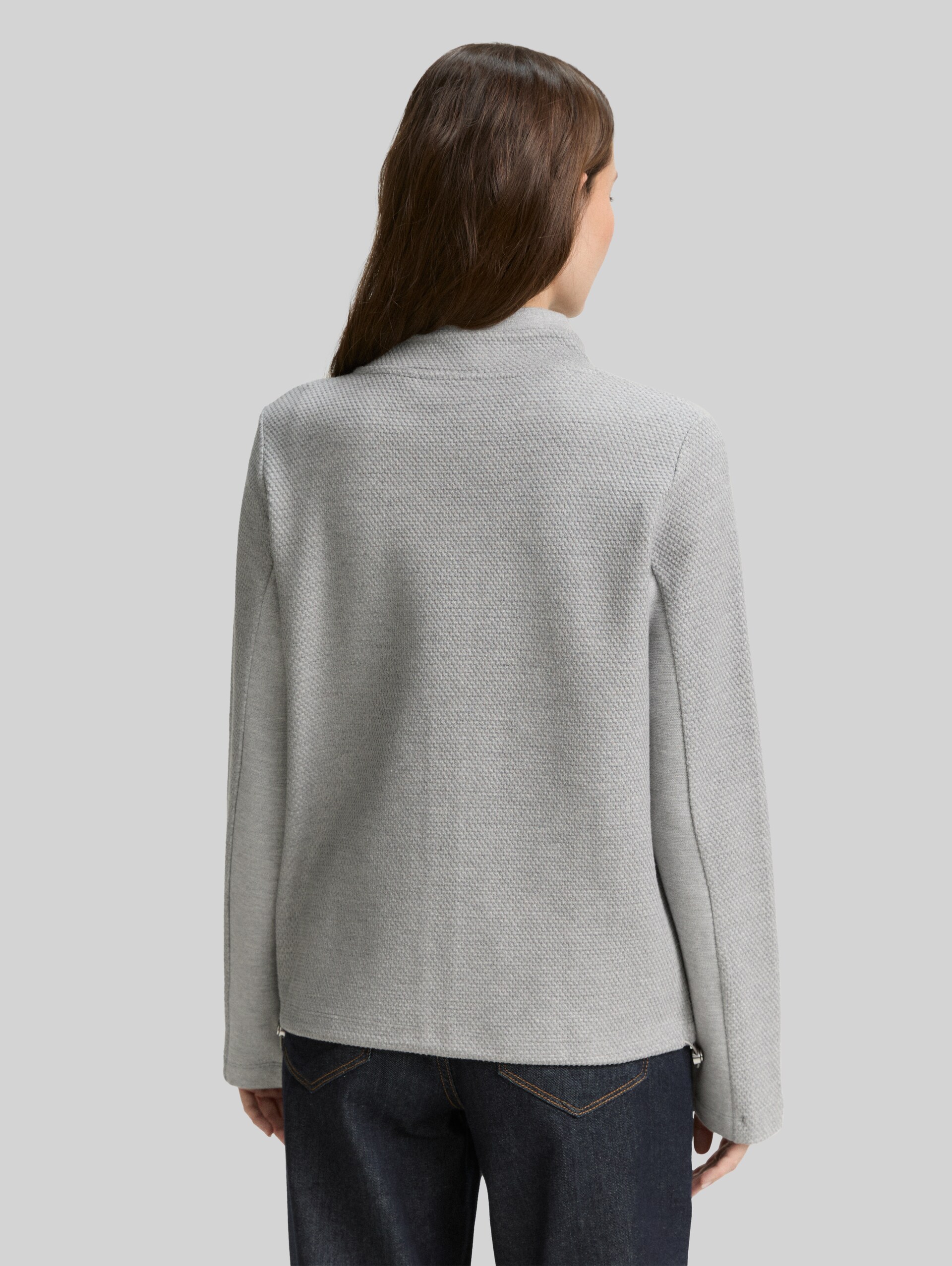 Sweatjacke mit Stehkragen - medium silver grey melange - Auschnitt Model-Rückansicht