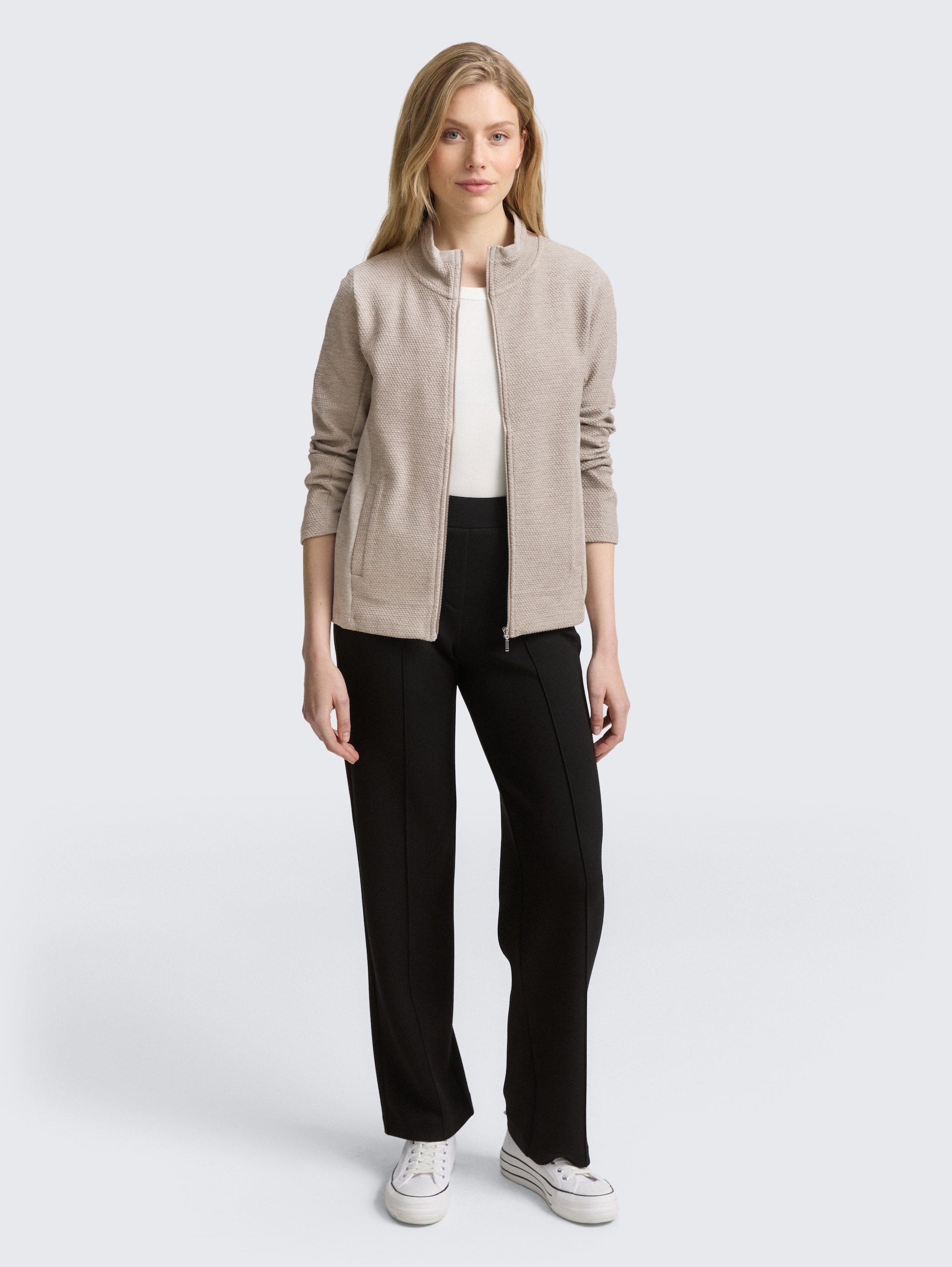 Sweatjack met opstaande kraag - soft taupe melange - Model vooraanzicht