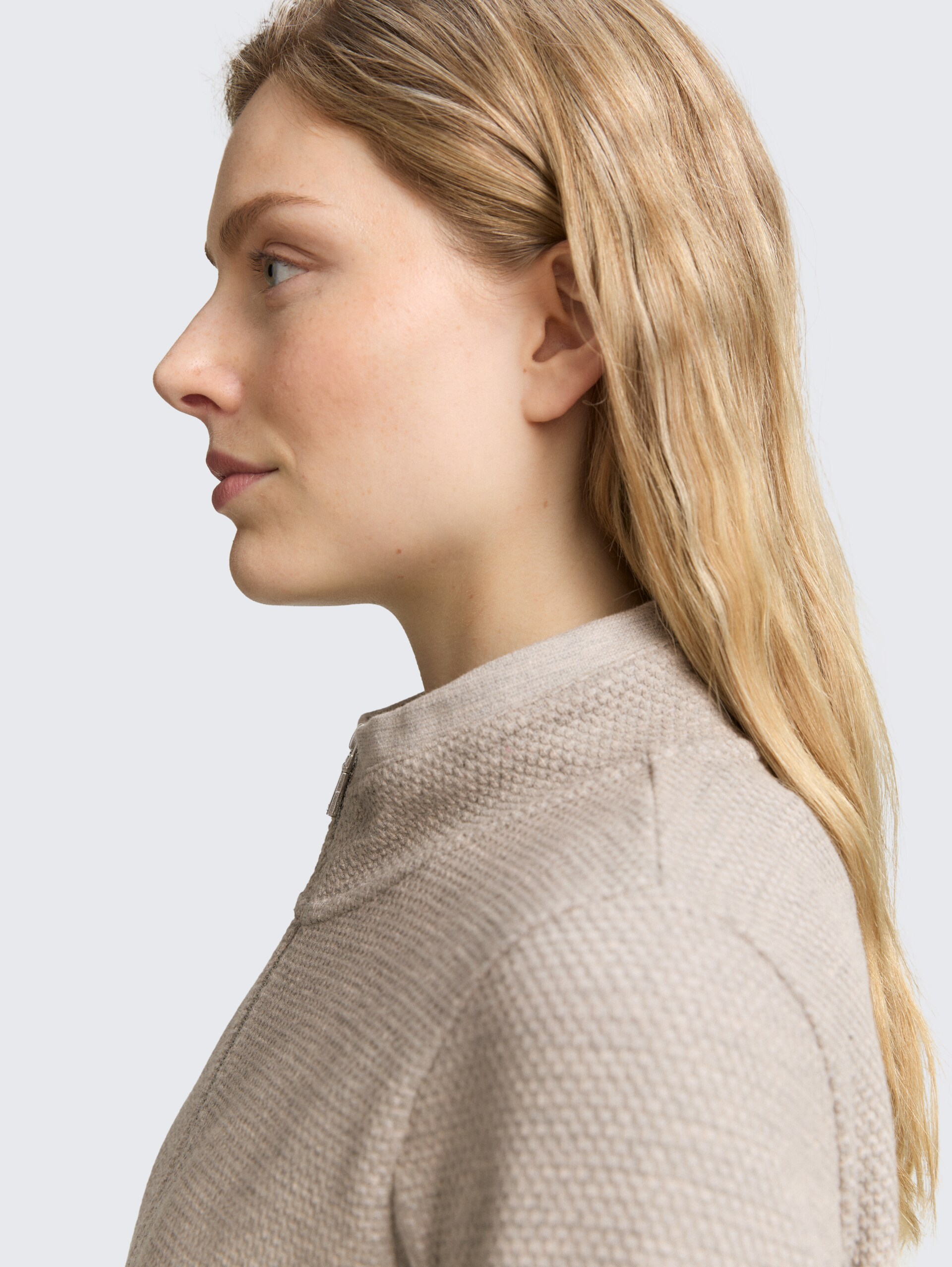 Sweatjack met opstaande kraag - soft taupe melange - Detailaanzicht model