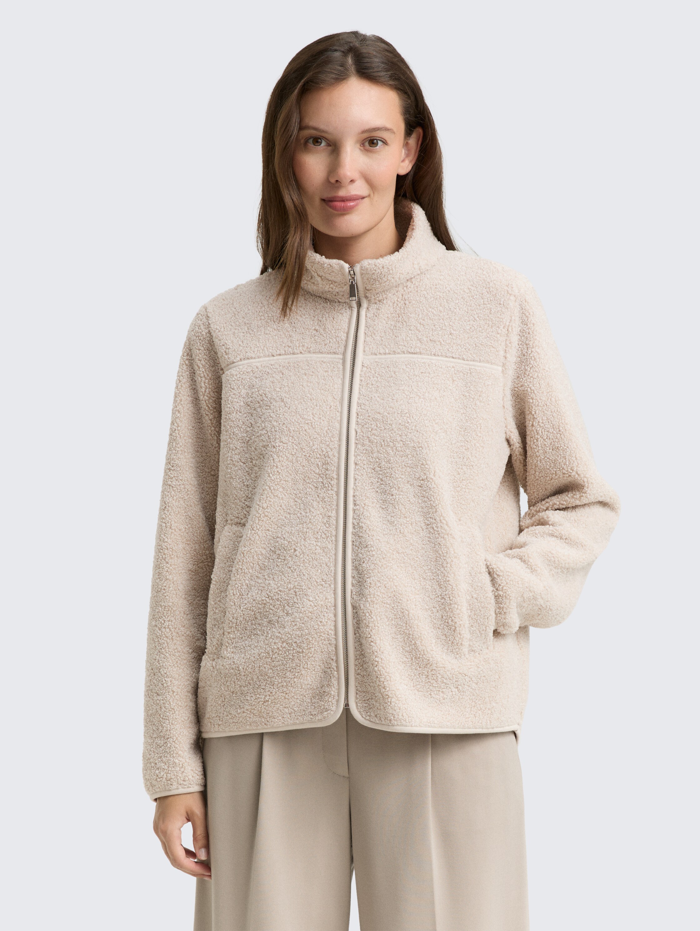 Teddy Sweatjacke mit Stehkragen - soft taupe grey melange - Ausschnitt Model-Vorderansicht