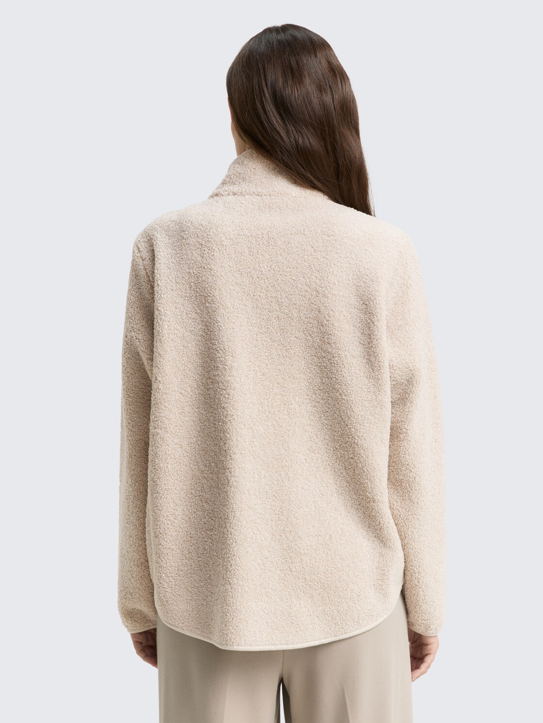 Teddy Sweatjacke mit Stehkragen - soft taupe grey melange - Auschnitt Model-Rückansicht