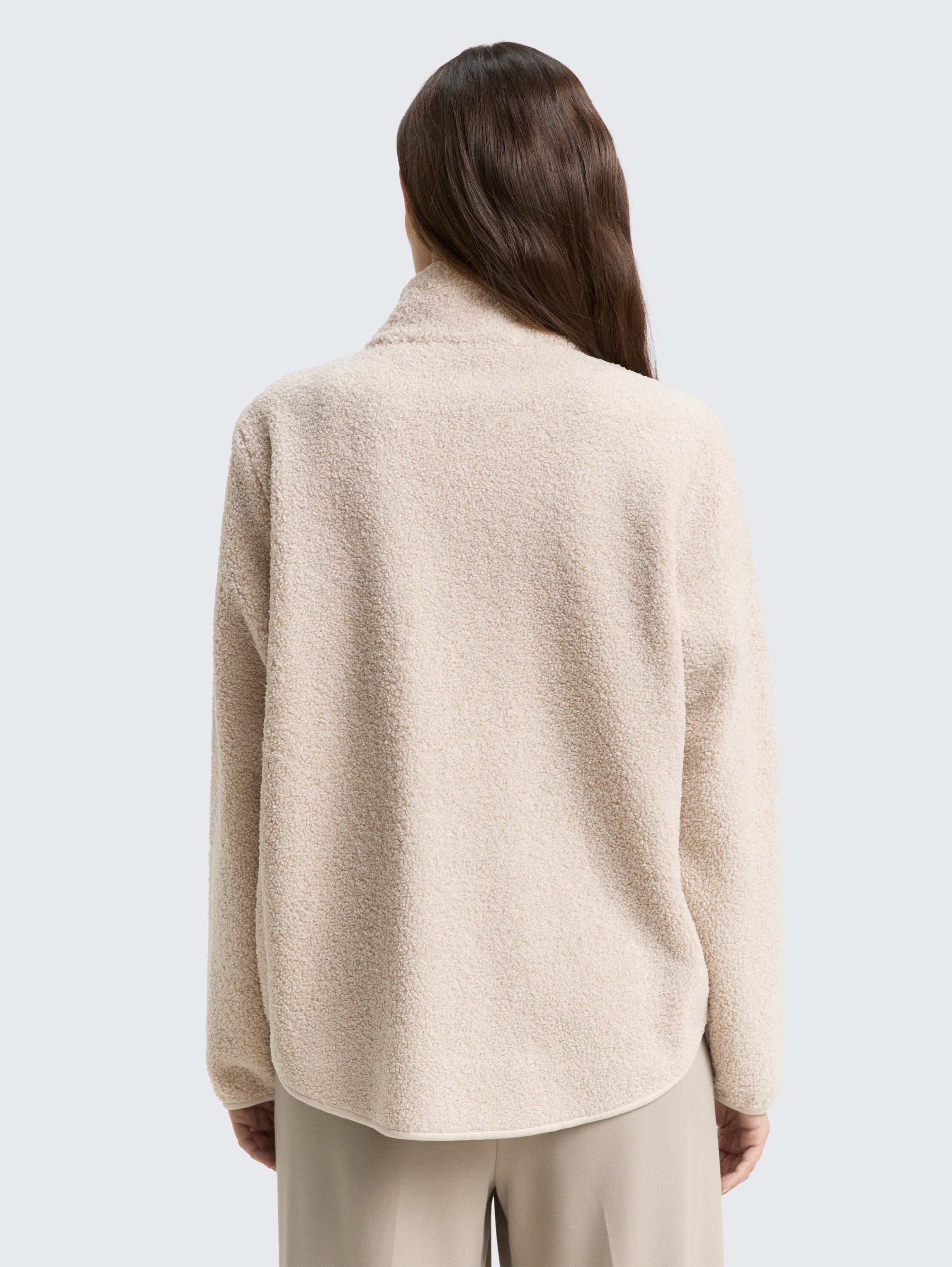 Teddy Sweatjacke mit Stehkragen - soft taupe grey melange - Auschnitt Model-Rückansicht