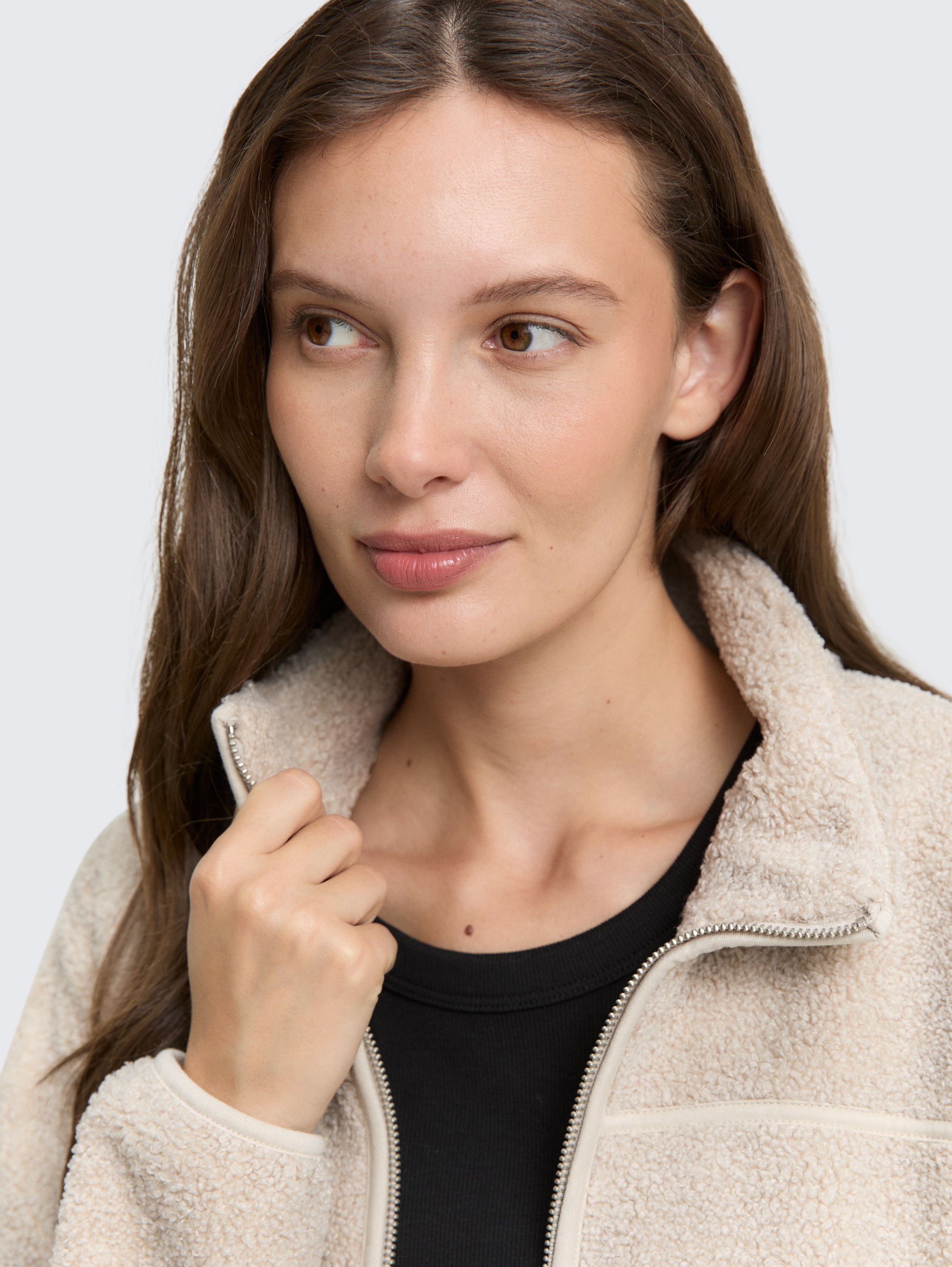 Teddy Sweatjacke mit Stehkragen - soft taupe grey melange - Detail-Model-Ansicht