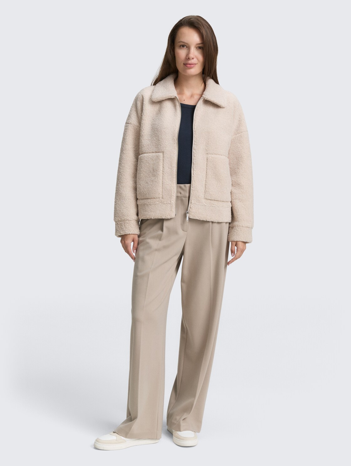 Sweatjacke aus Teddyfleece - taupe grey melange - Model-Vorderansicht