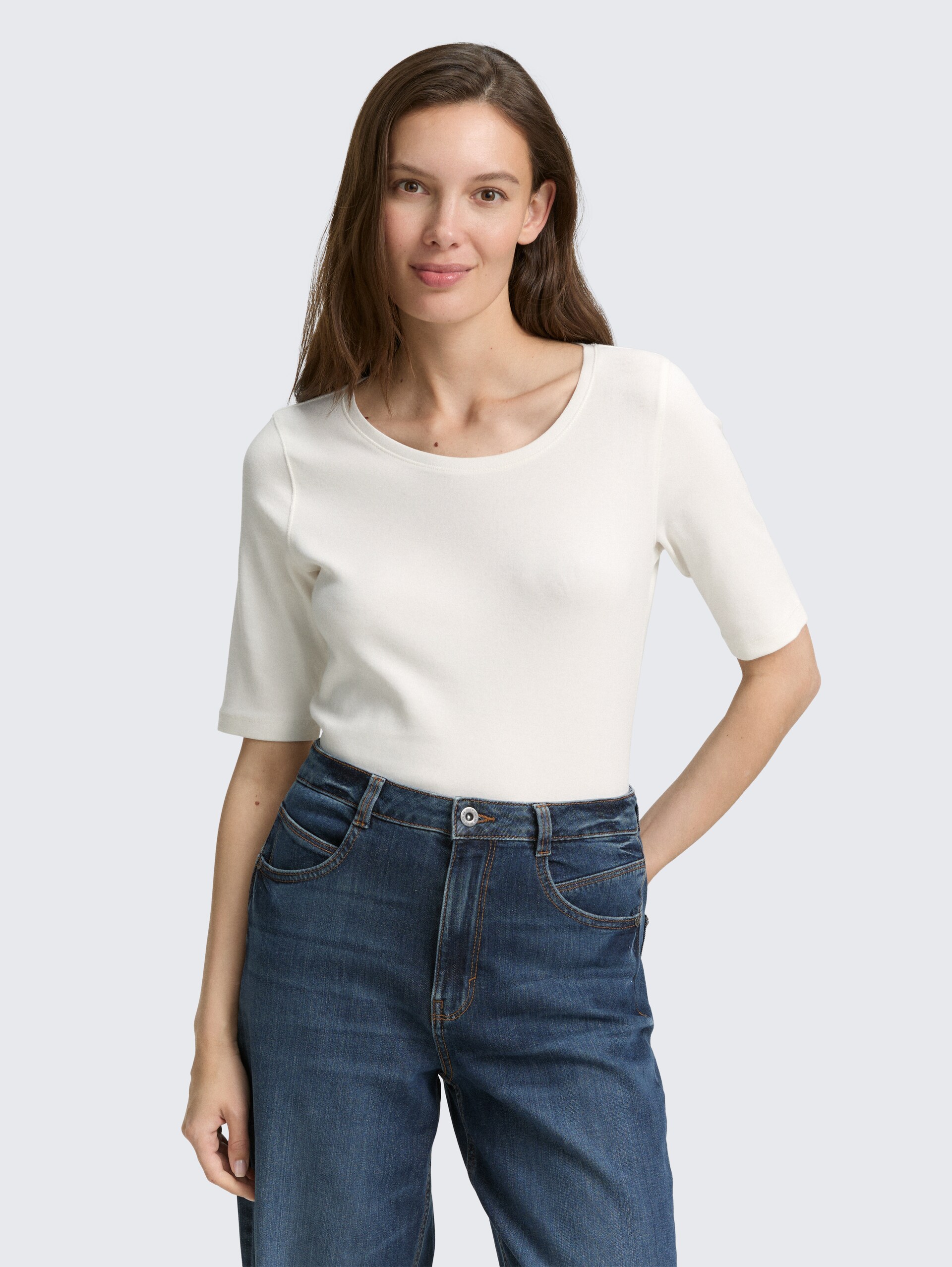Basic T-Shirt - Whisper White - Ausschnitt Model-Vorderansicht