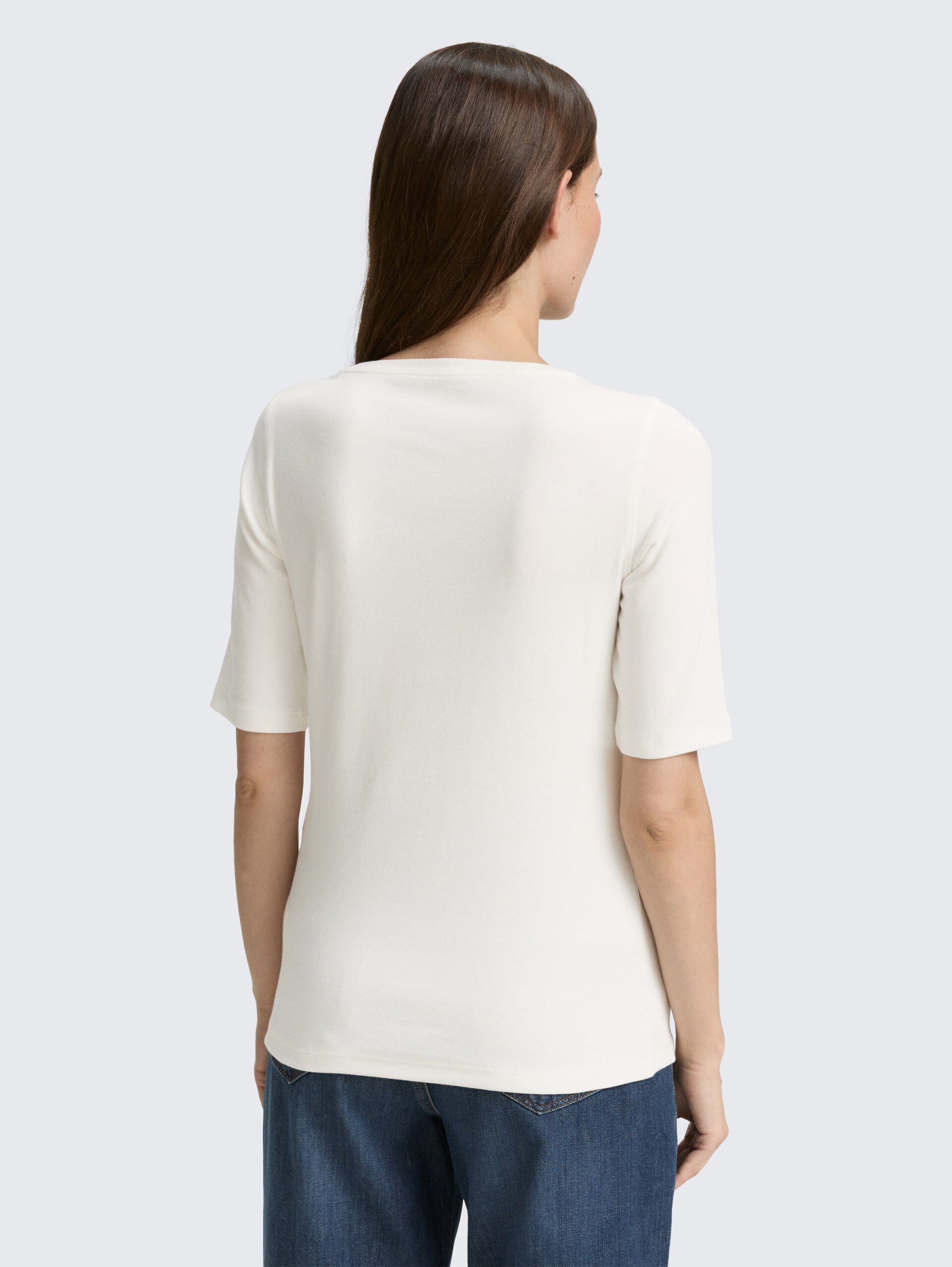 Basic T-Shirt - Whisper White - Auschnitt Model-Rückansicht