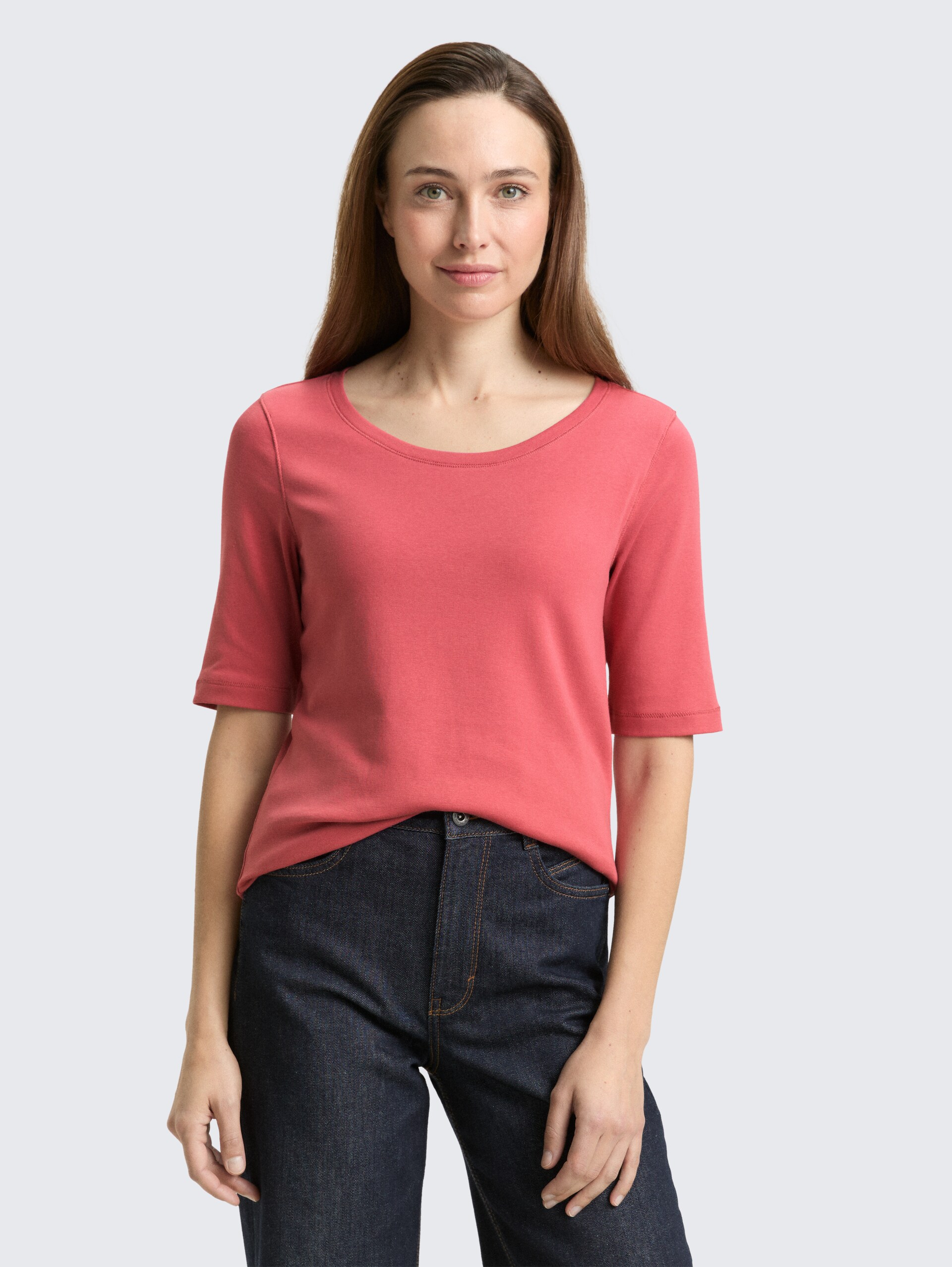 Basic T-shirt - cozy pink - Neckline model front view