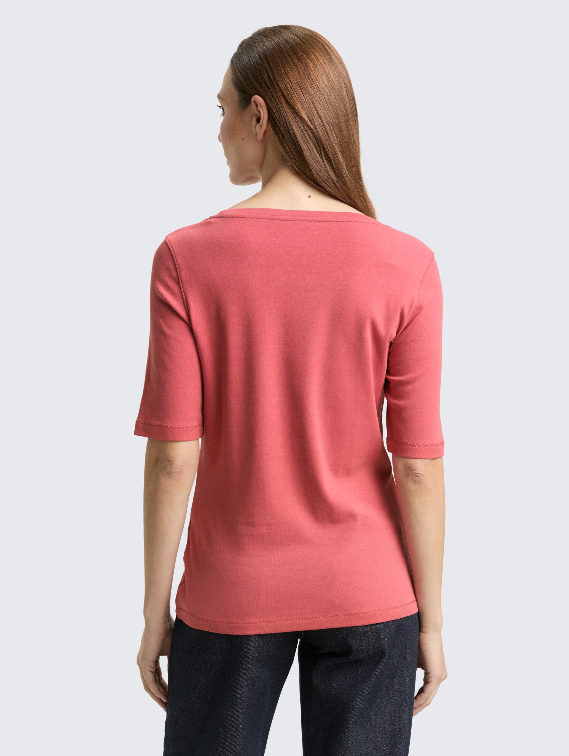 Basic T-shirt - cozy pink - Neckline model-back view