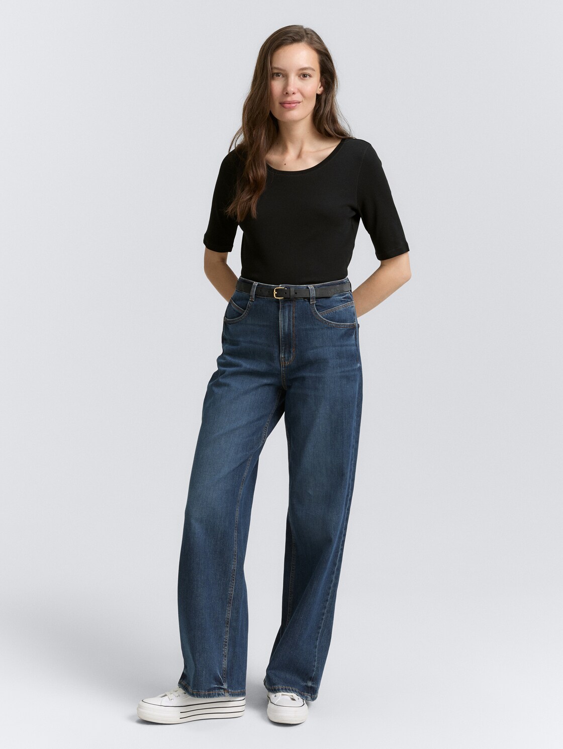 Basic T-Shirt - deep black - Model-Vorderansicht