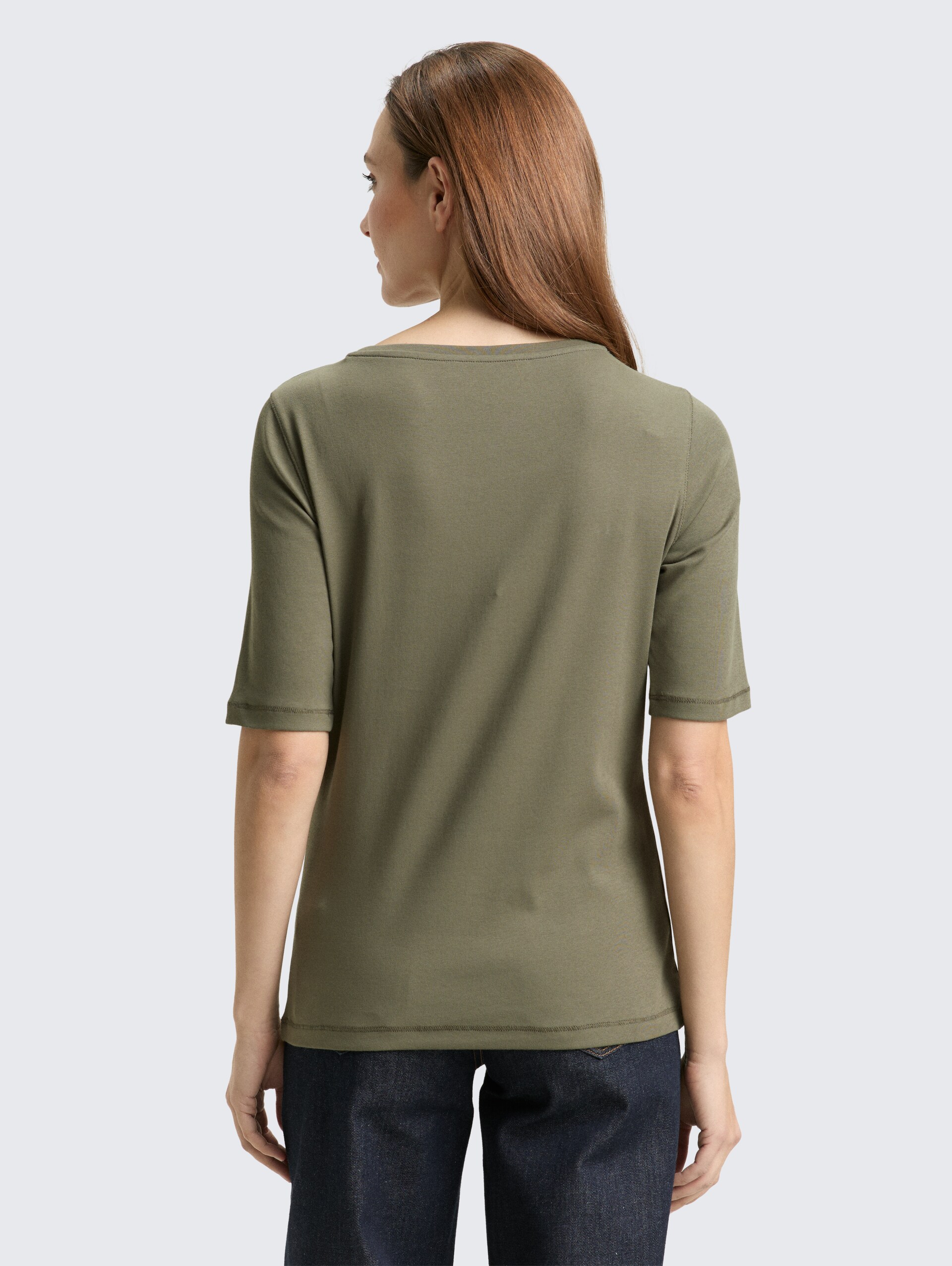 Basic T-shirt - cloudy green - Neckline model-back view