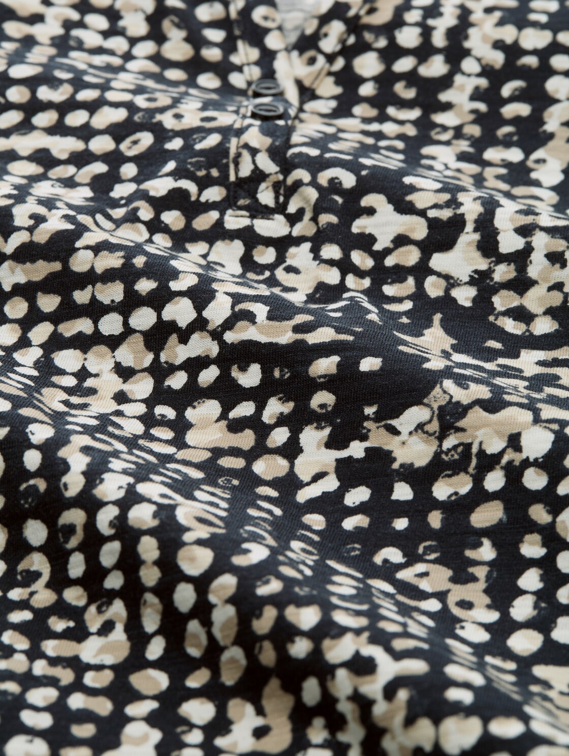 Henley Blusenshirt mit Muster - navy abstract dot design - Material-Ansicht