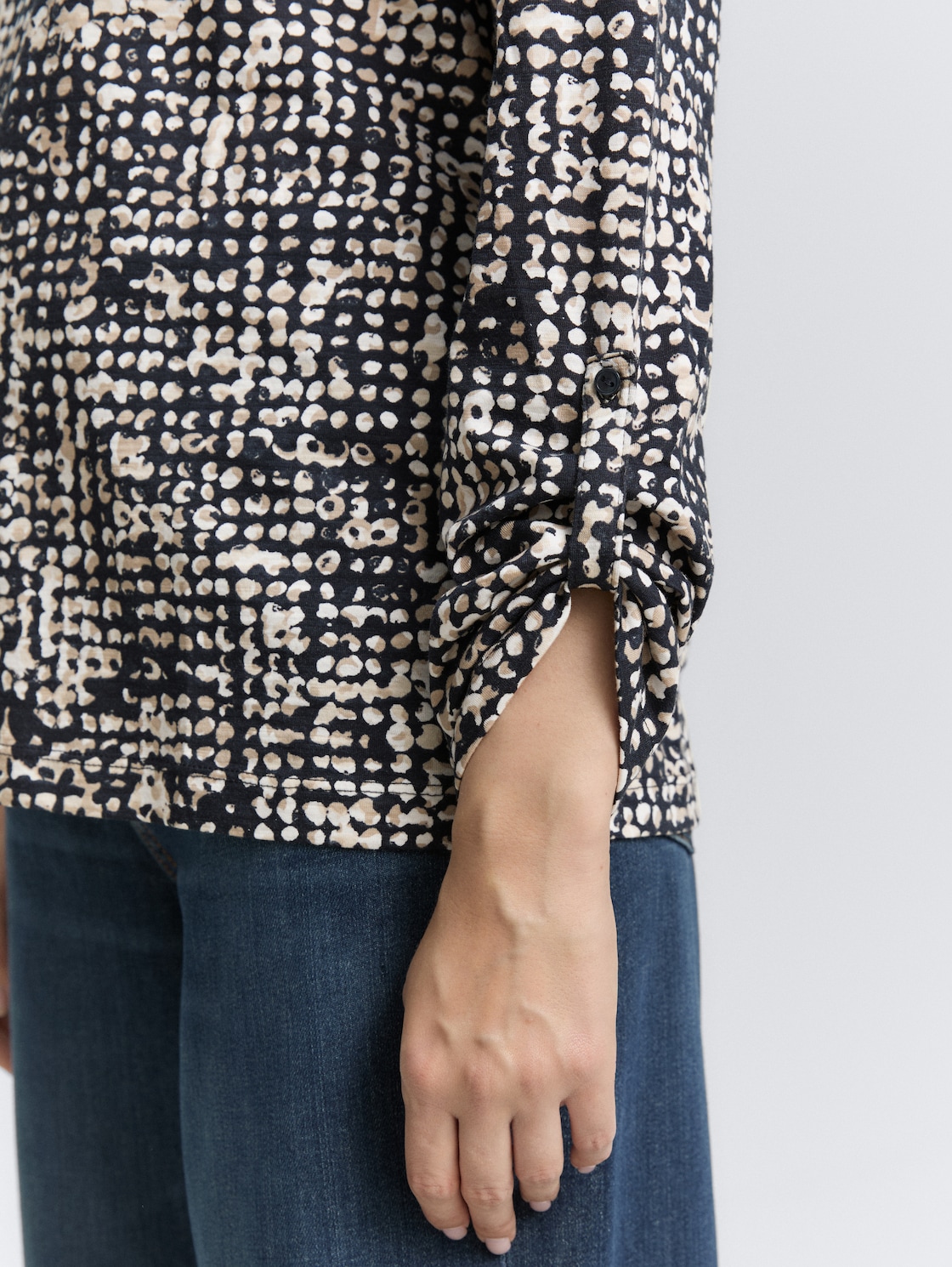 Henley Blusenshirt mit Muster - navy abstract dot design - Detail-Model-Ansicht