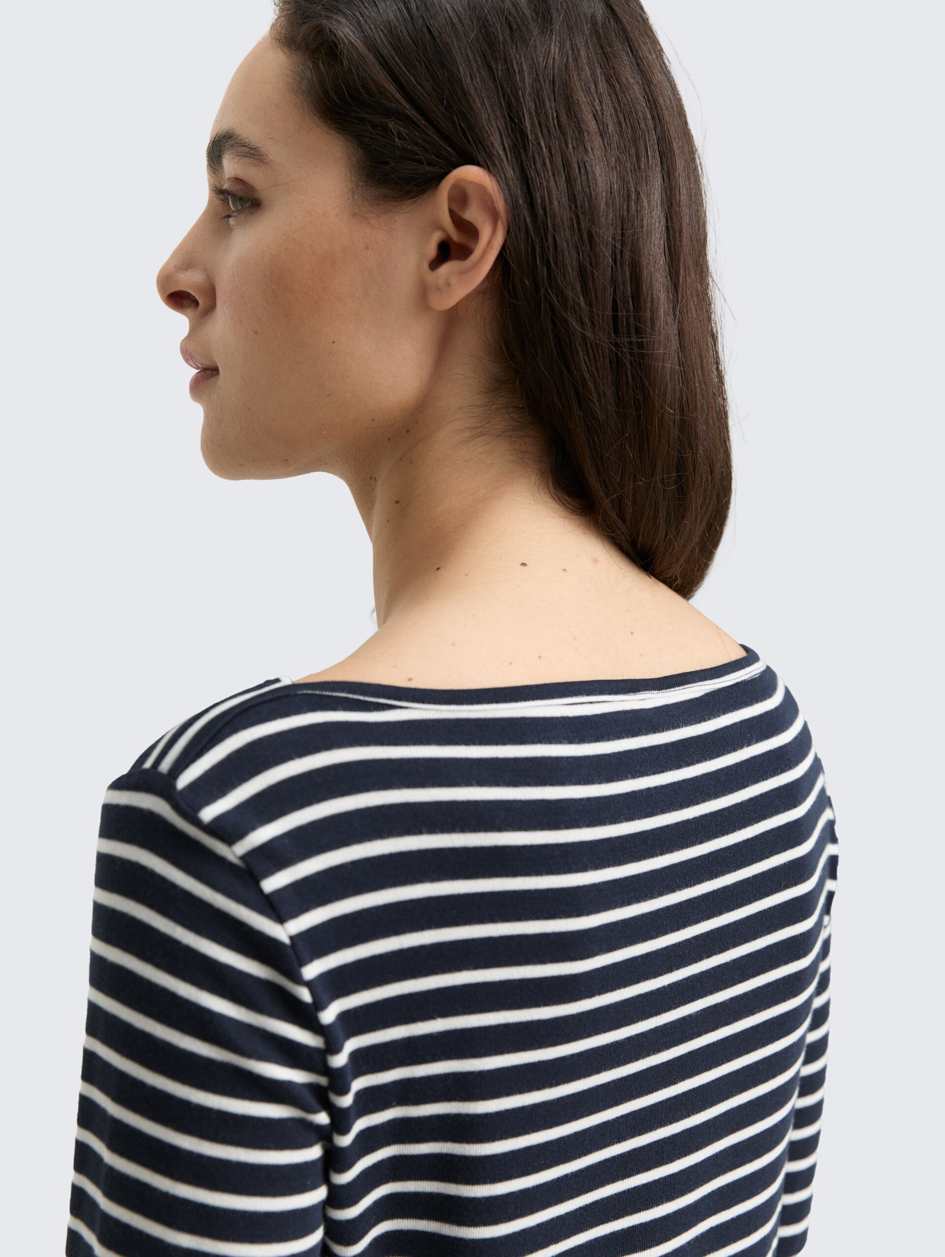 Langarmshirt mit Streifenmuster - navy offwhite tee stripe - Detail-Model-Ansicht