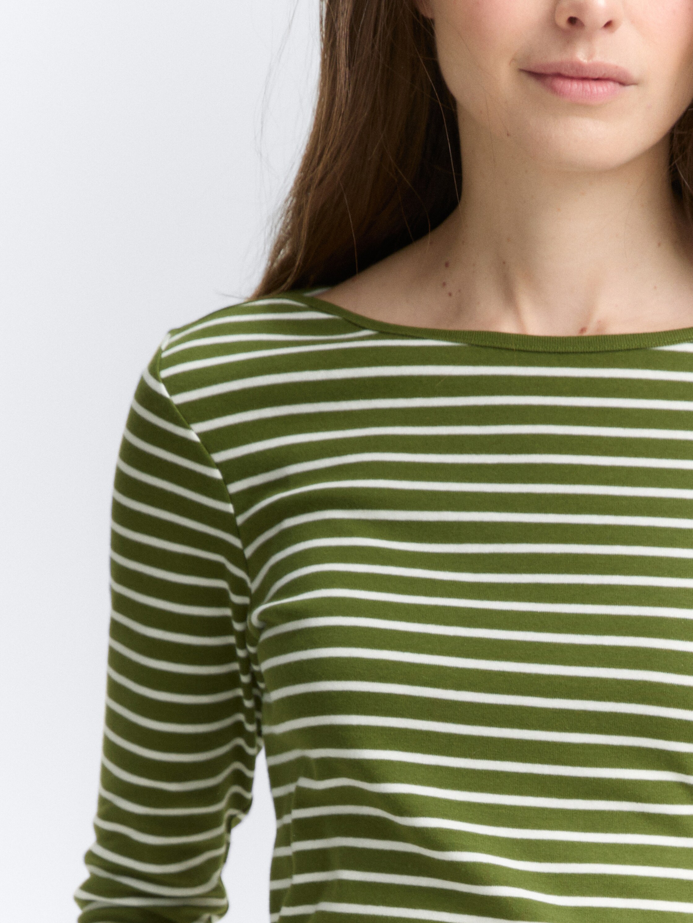 Long-sleeved shirt with striped pattern - green_offwhite_tee_stripe - 