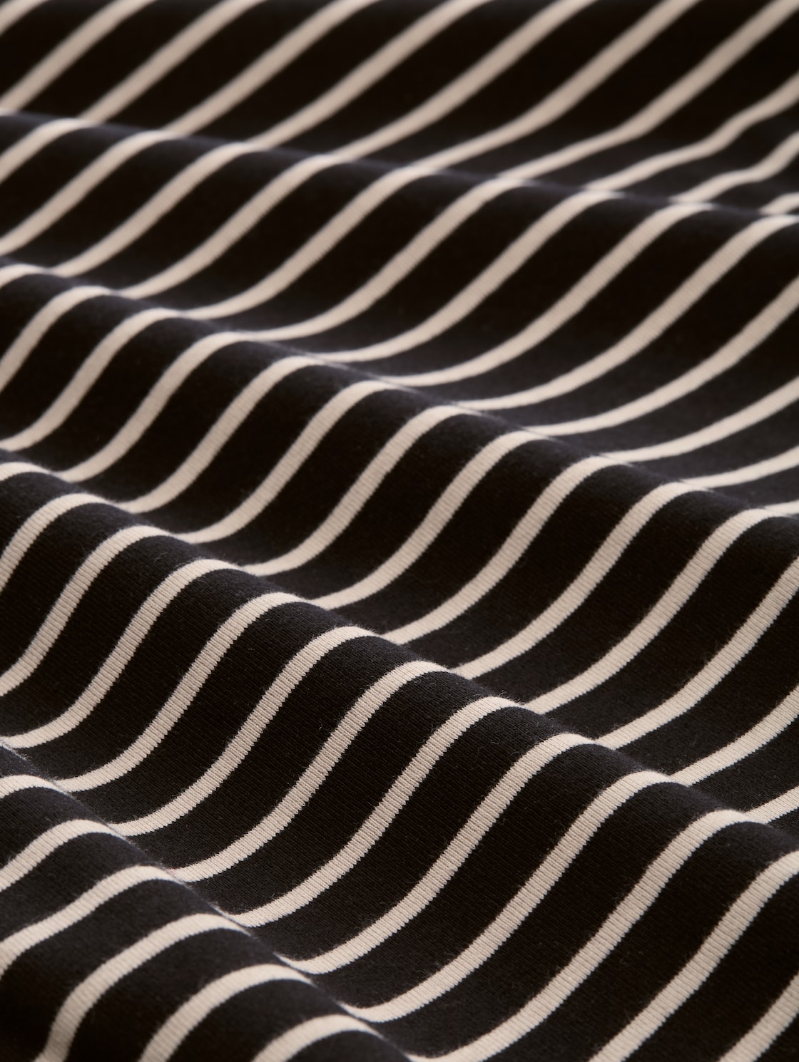 Langarmshirt mit Streifenmuster - black taupe tee stripe - Material-Ansicht