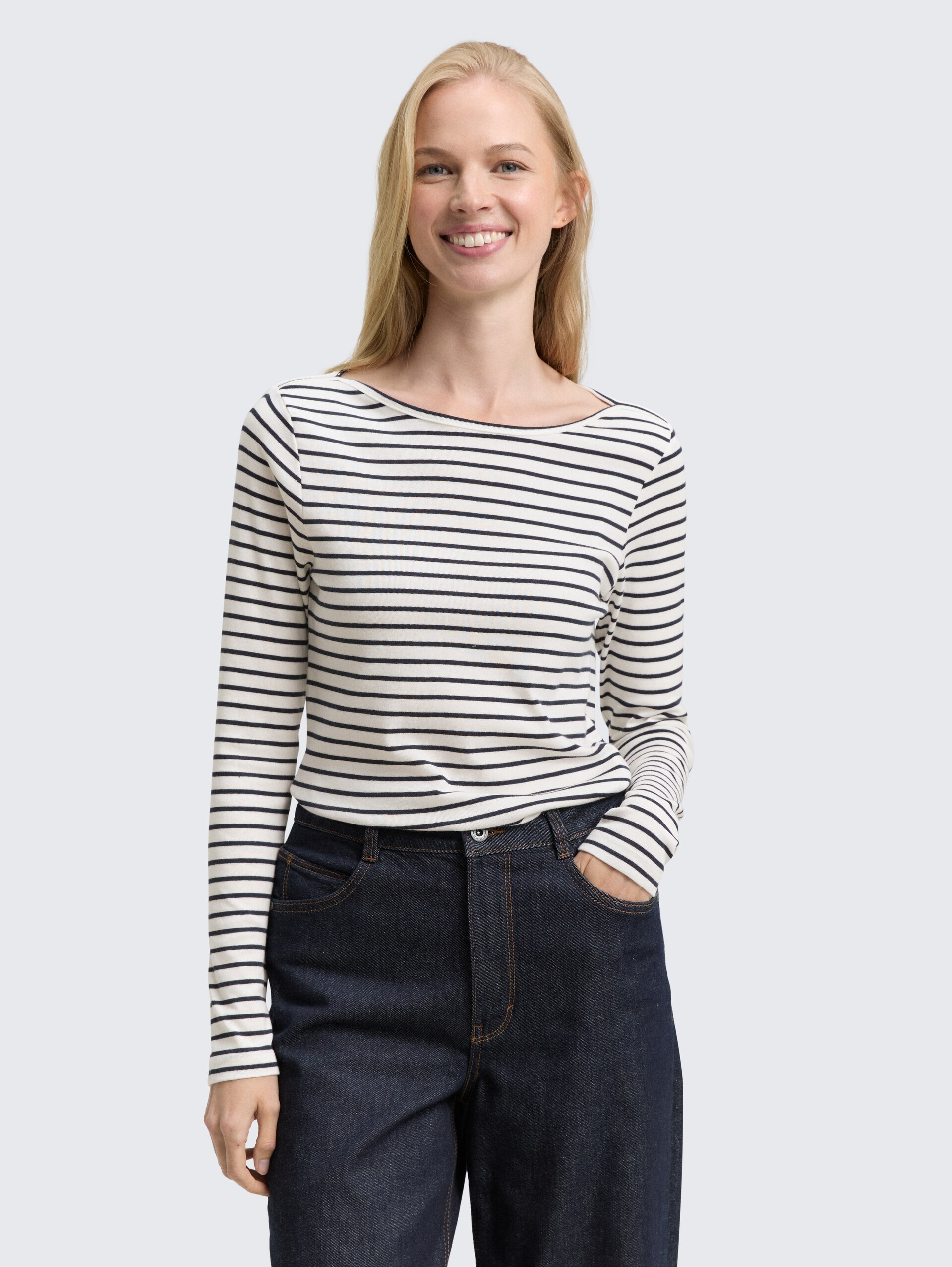 Langarmshirt mit Streifenmuster - offwhite navy tee stripe - Ausschnitt Model-Vorderansicht