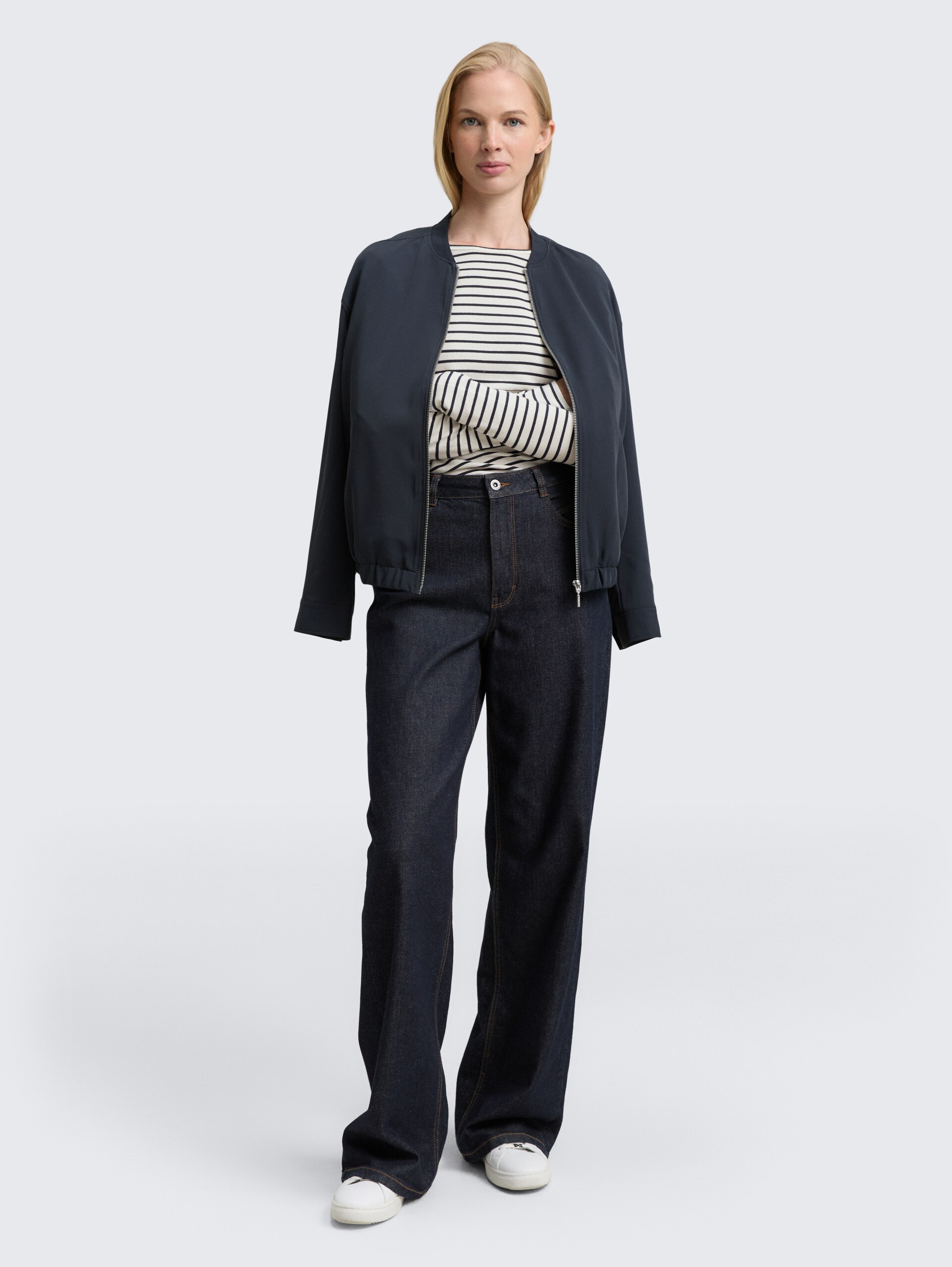 Langarmshirt mit Streifenmuster - offwhite navy tee stripe - Model-Vorderansicht