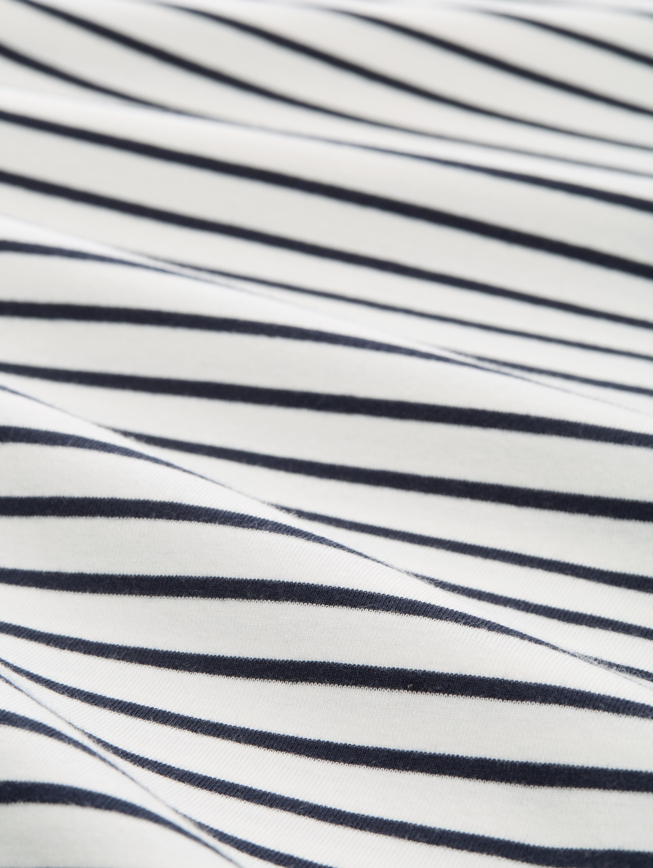 Long-sleeved shirt with striped pattern - offwhite_navy_tee_stripe - 