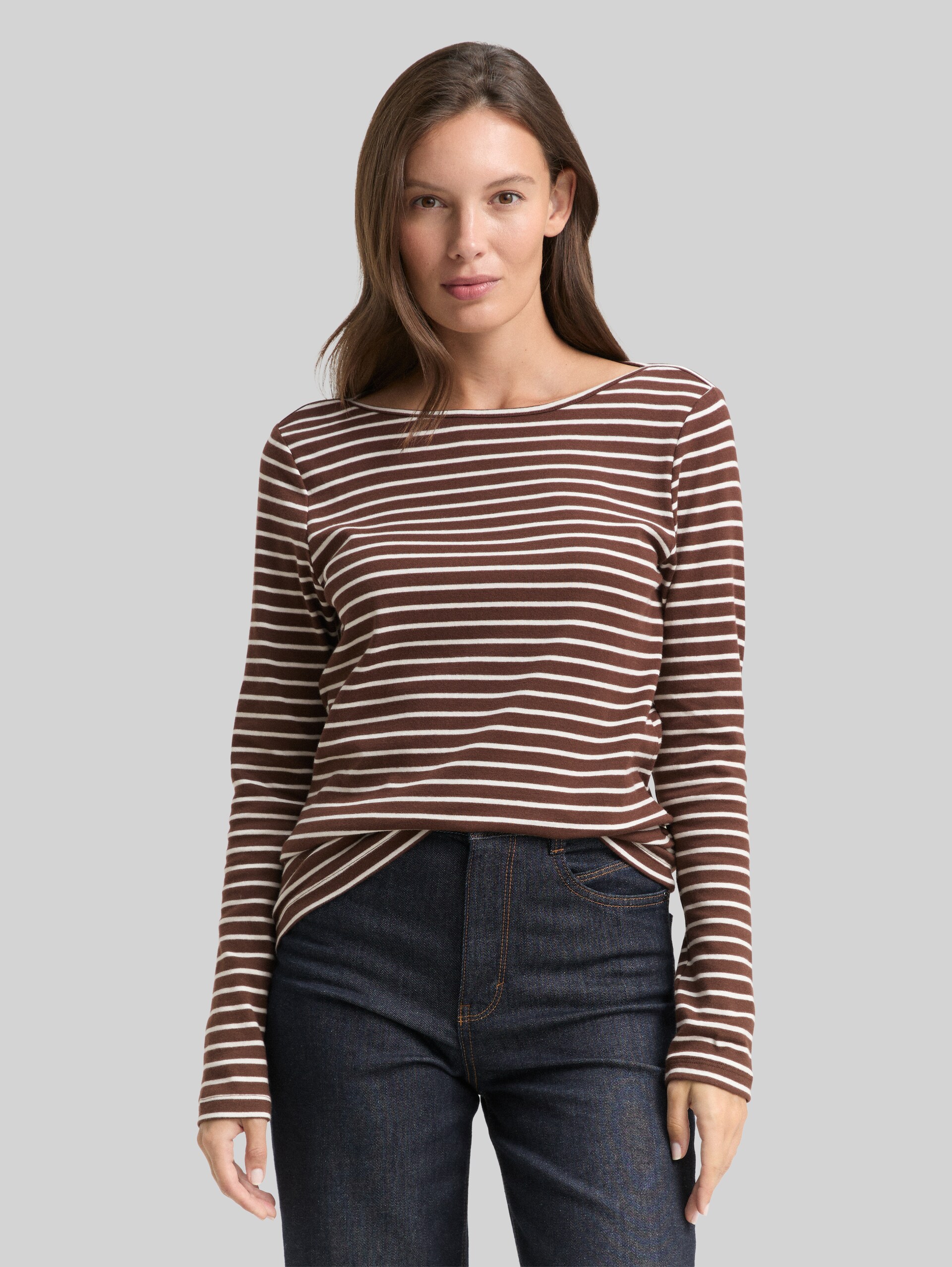 T-shirt met lange mouwen en streepmotief - brown offwhite tee stripe - Nek model vooraanzicht