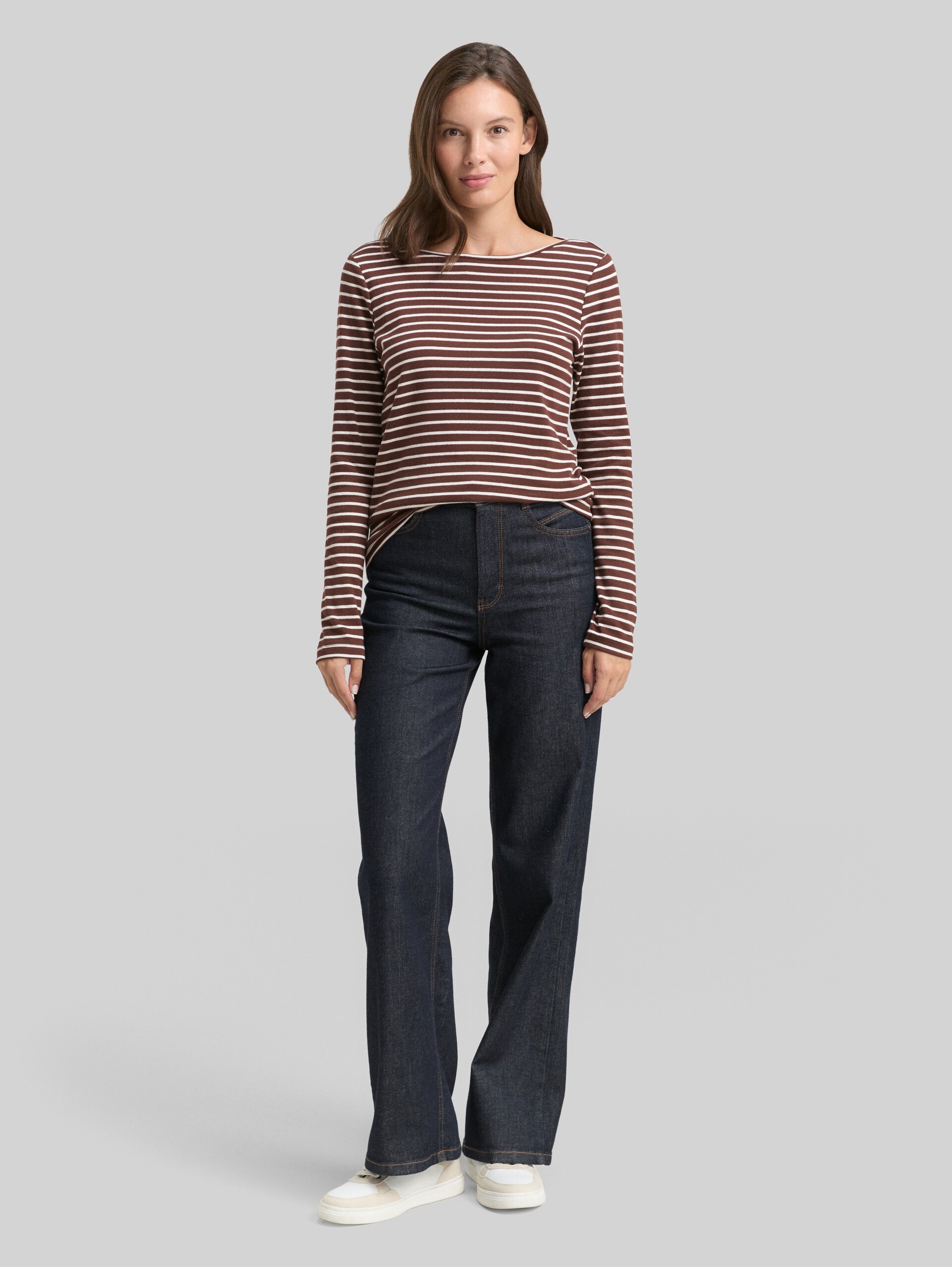T-shirt met lange mouwen en streepmotief - brown offwhite tee stripe - Model vooraanzicht