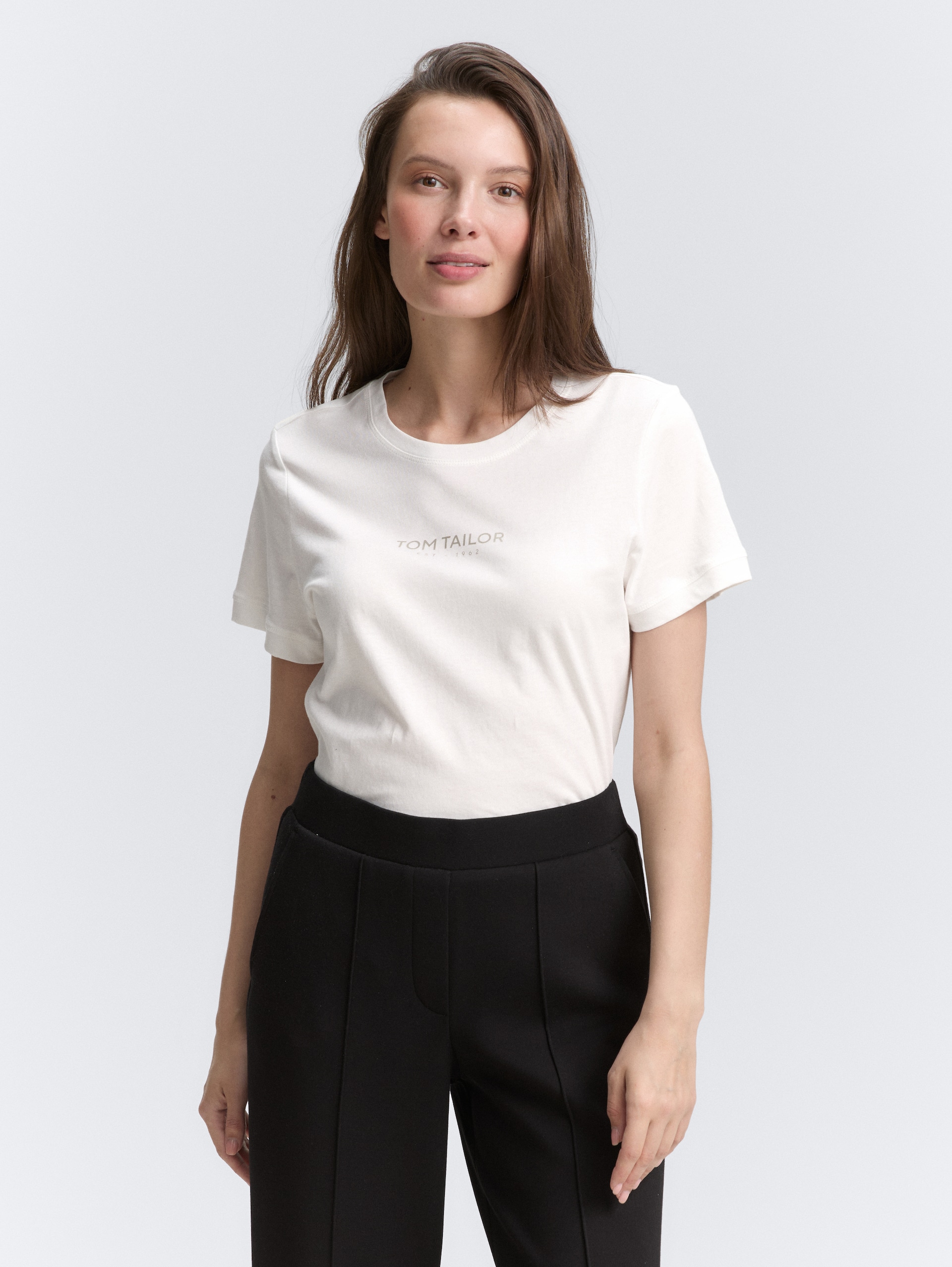 T-Shirt mit Logo-Print - Whisper White - Ausschnitt Model-Vorderansicht