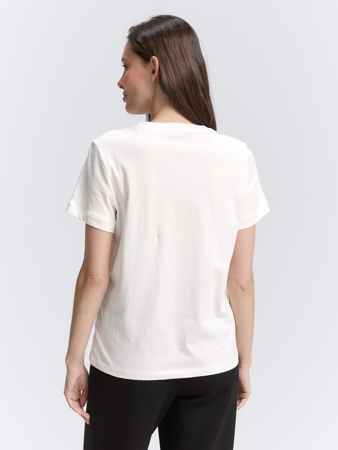 T-Shirt mit Logo-Print - Whisper White - Auschnitt Model-Rückansicht